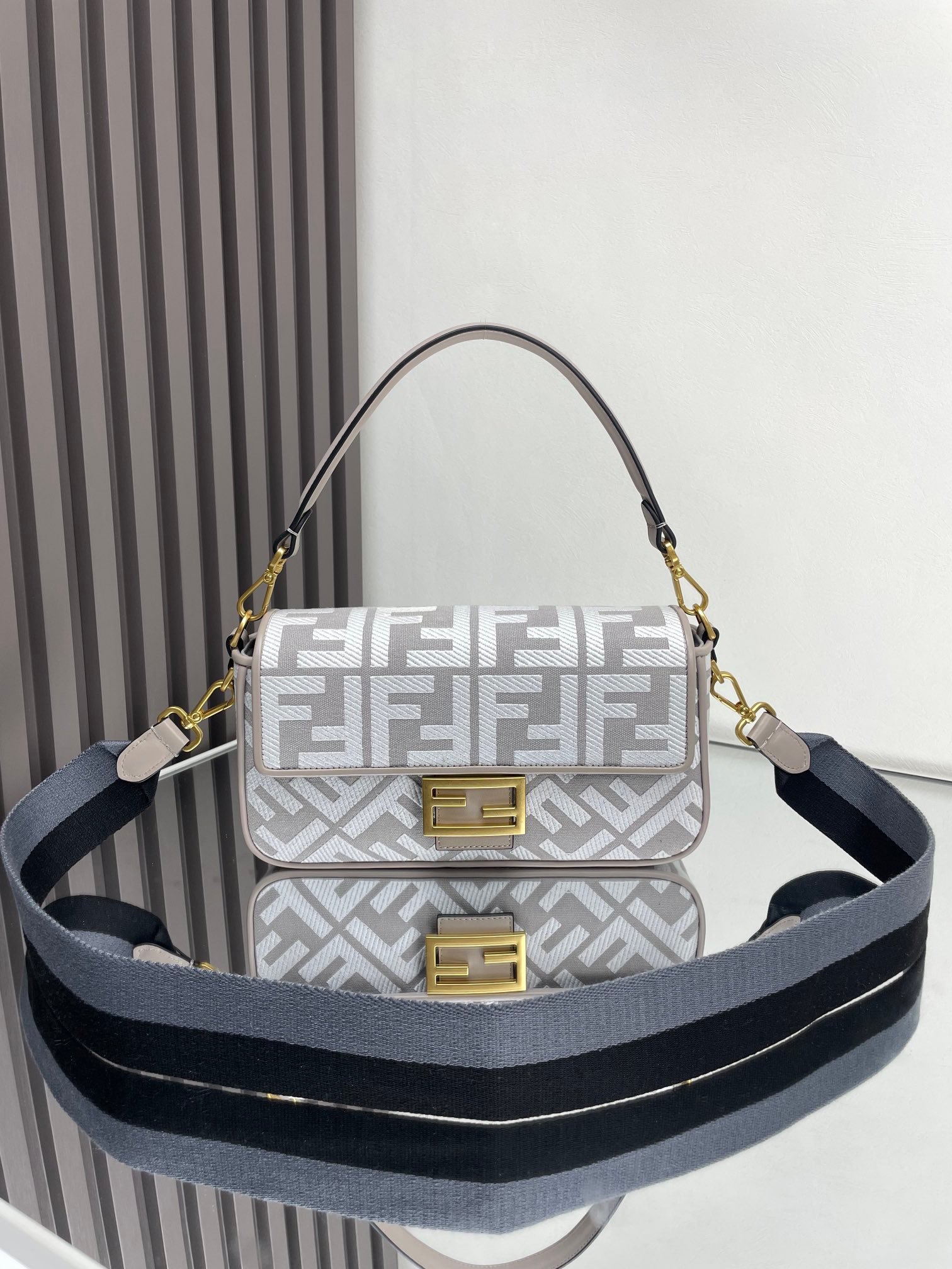 FENDI 限量彩色刺繡法棍包 Baguette 奶茶色復古女包｜精品仿製原單