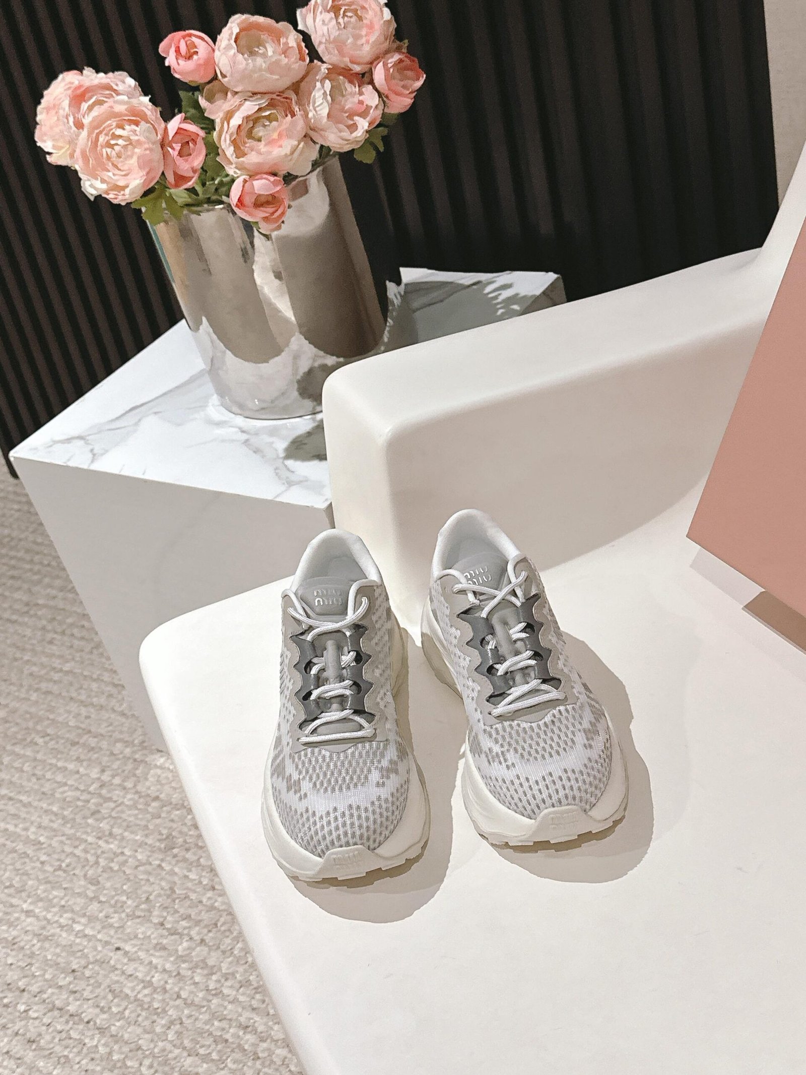 MiuMiu 精品仿製厚底運動鞋 文青極簡風 超輕量透氣飛織百搭休閒鞋
