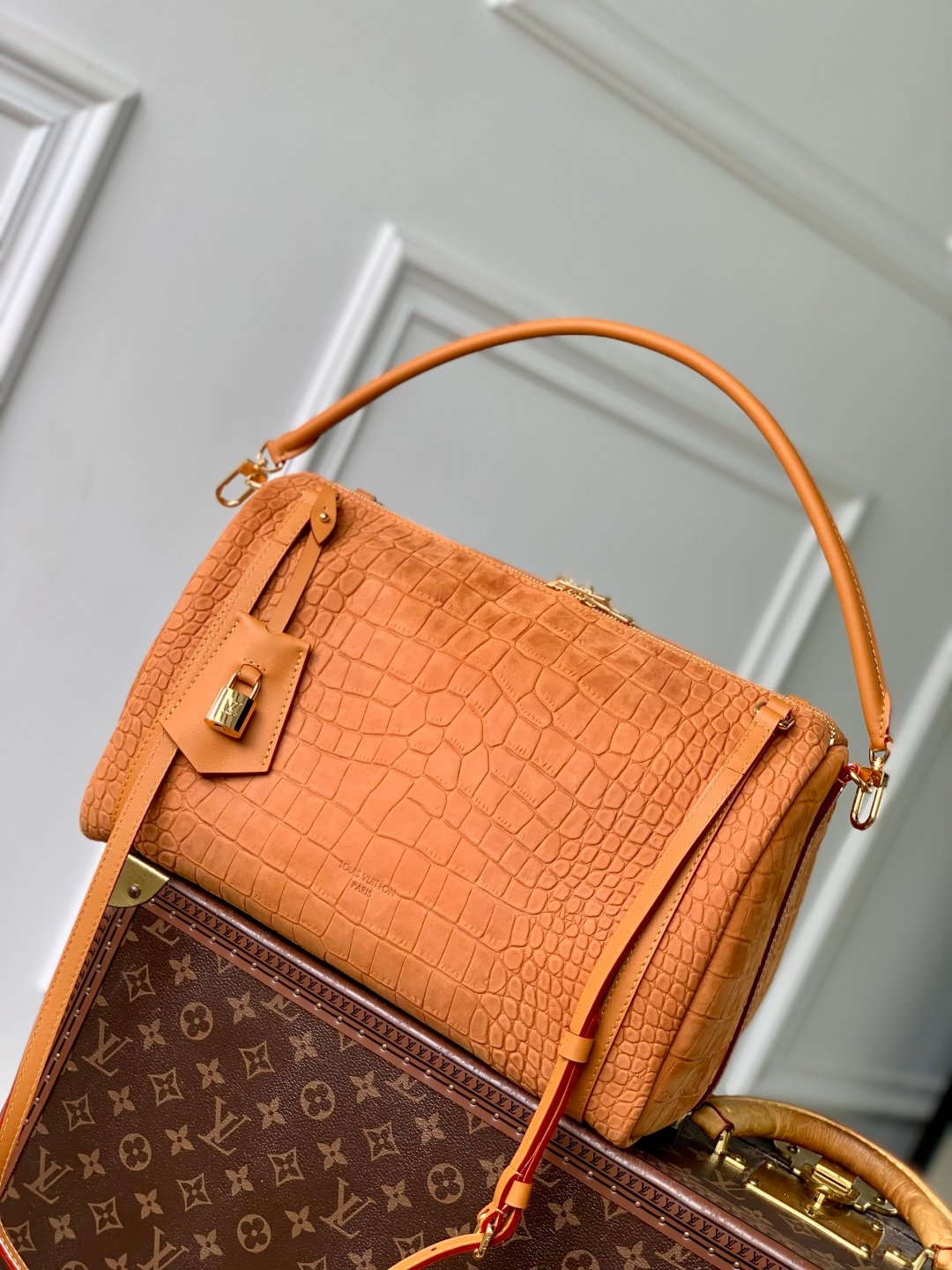 LV 高仿 Express 中號手袋 26358 橙色鱷魚紋 牛皮 Monogram 都市百搭女包