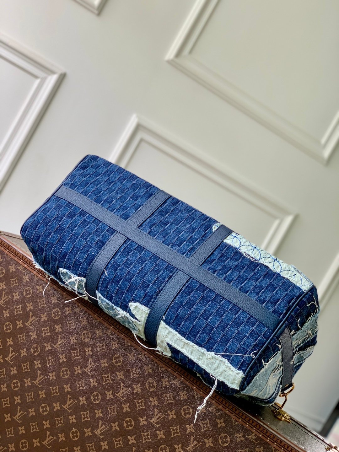 LV 頂級原單 M26117 Keepall 50 丹寧拼布旅行袋 鯉魚貼飾 雙肩帶款