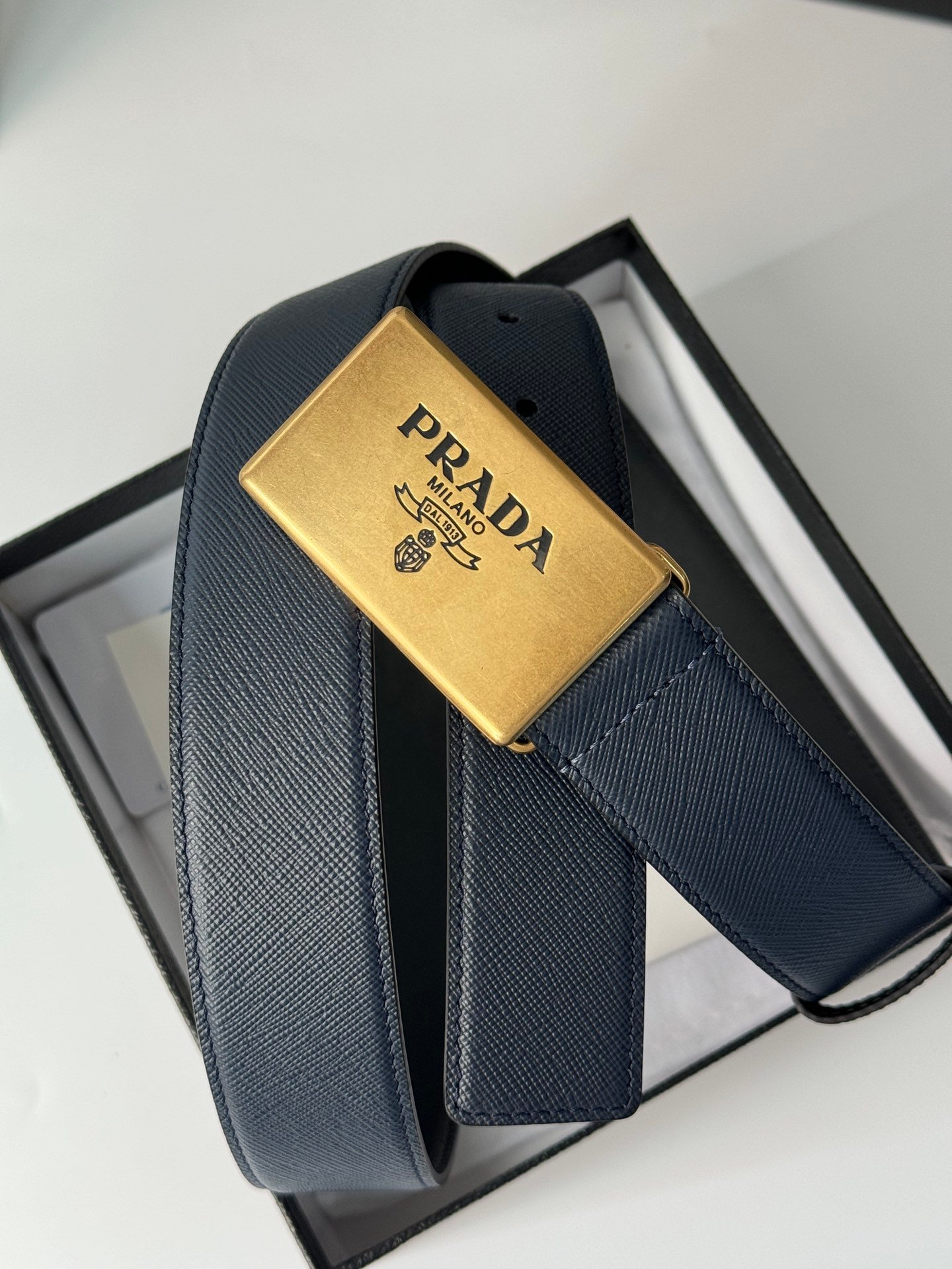 Prada高仿金扣男士十字紋腰帶時尚復古潮流新品