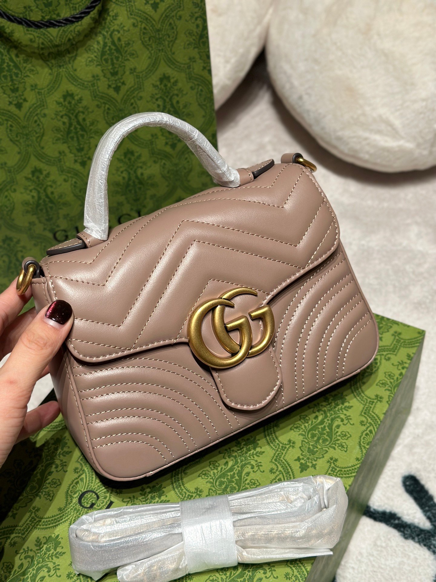 Gucci高仿馬蒙迷你手提包奶茶色波浪縫線設計輕奢風547260
