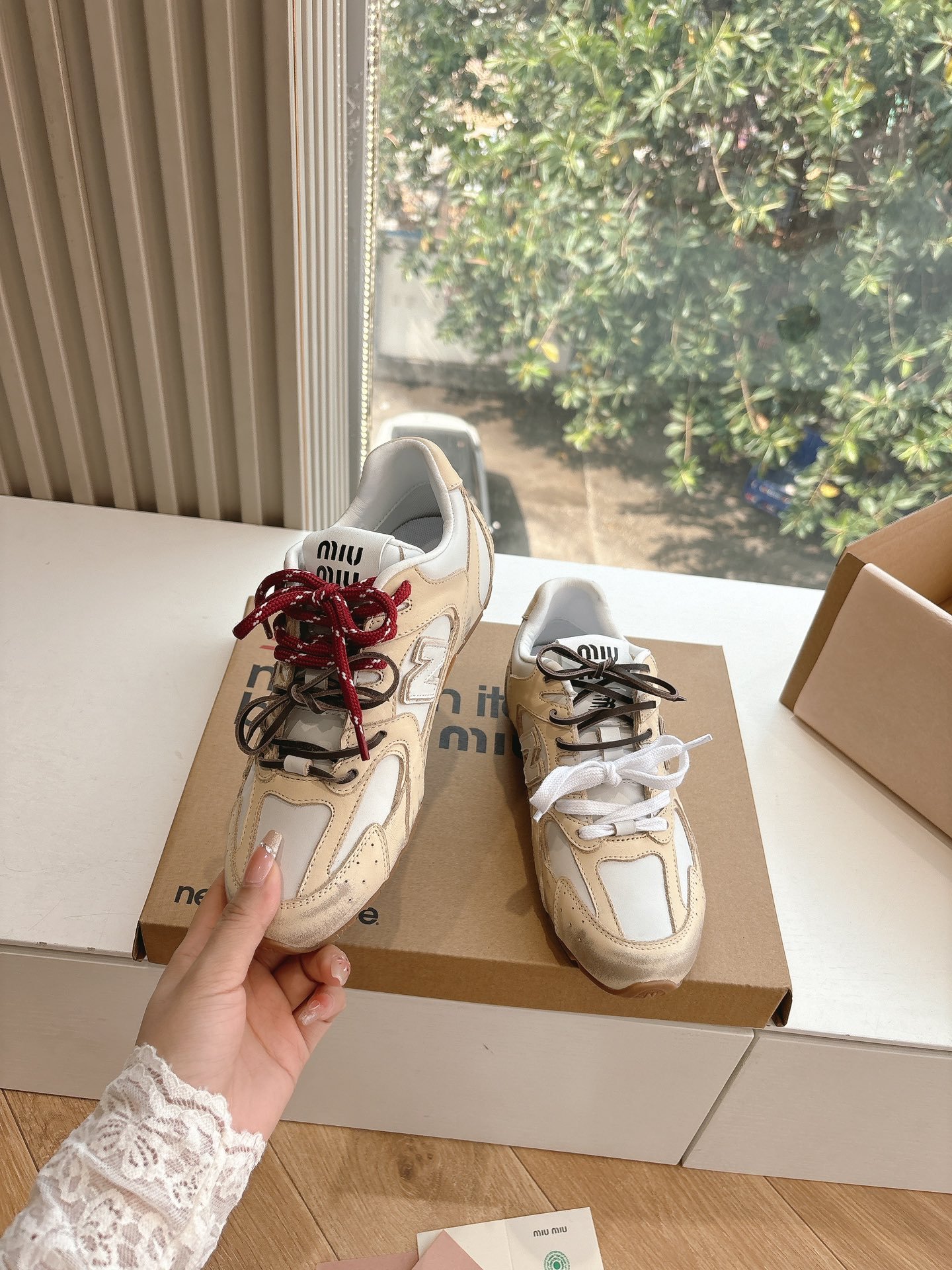 MiuMiu 原單脏脏鞋小白鞋 英倫系帶樂福餅乾底獨特色彩擦色質感鞋款