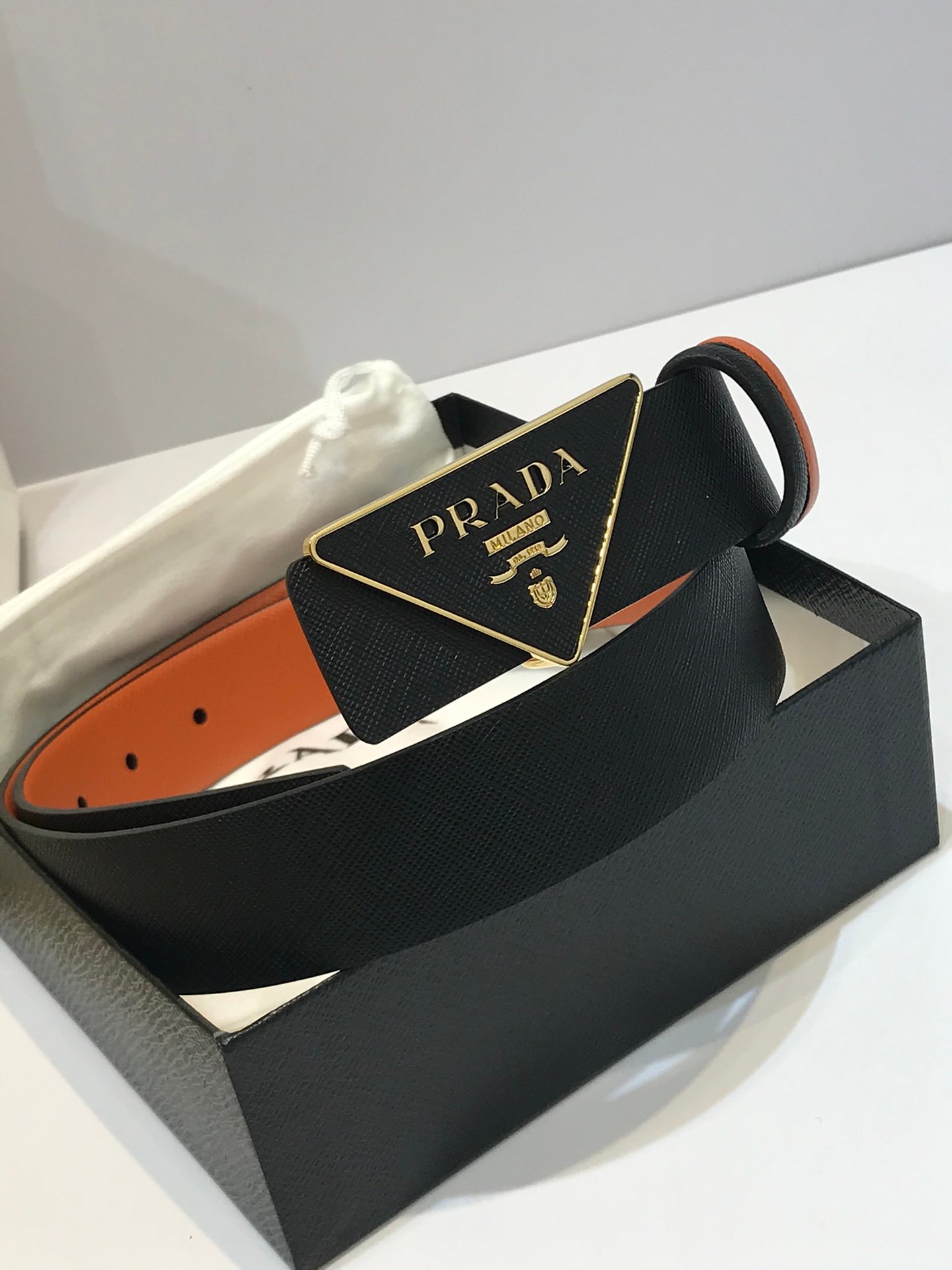 Prada高仿金扣雙面牛皮腰帶經典三角微標精品新品
