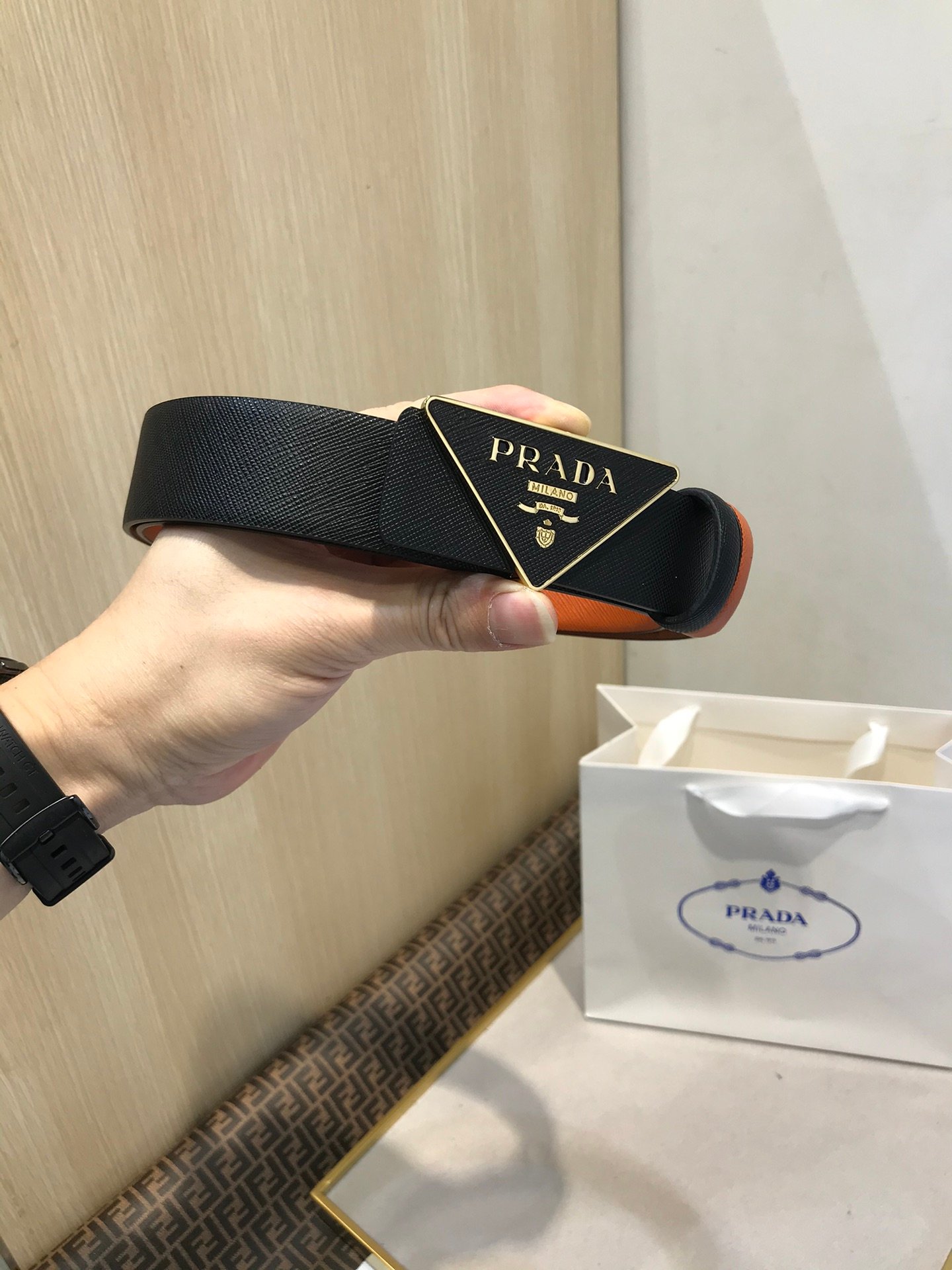 Prada高仿金扣雙面牛皮腰帶經典三角微標精品新品