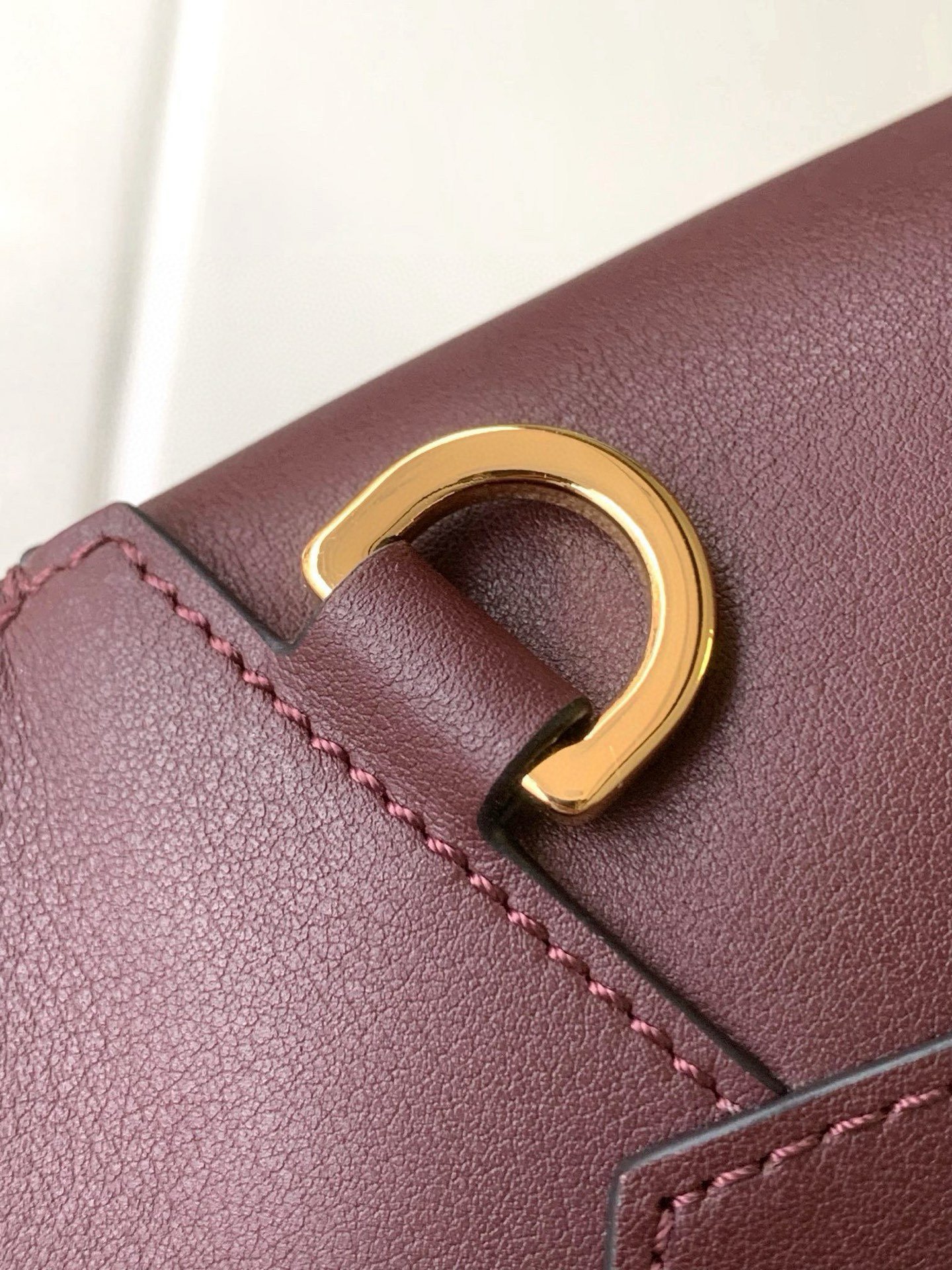 Loewe復刻版Puzzle Hobo手袋酒紅色柔軟納帕牛皮短肩包設計