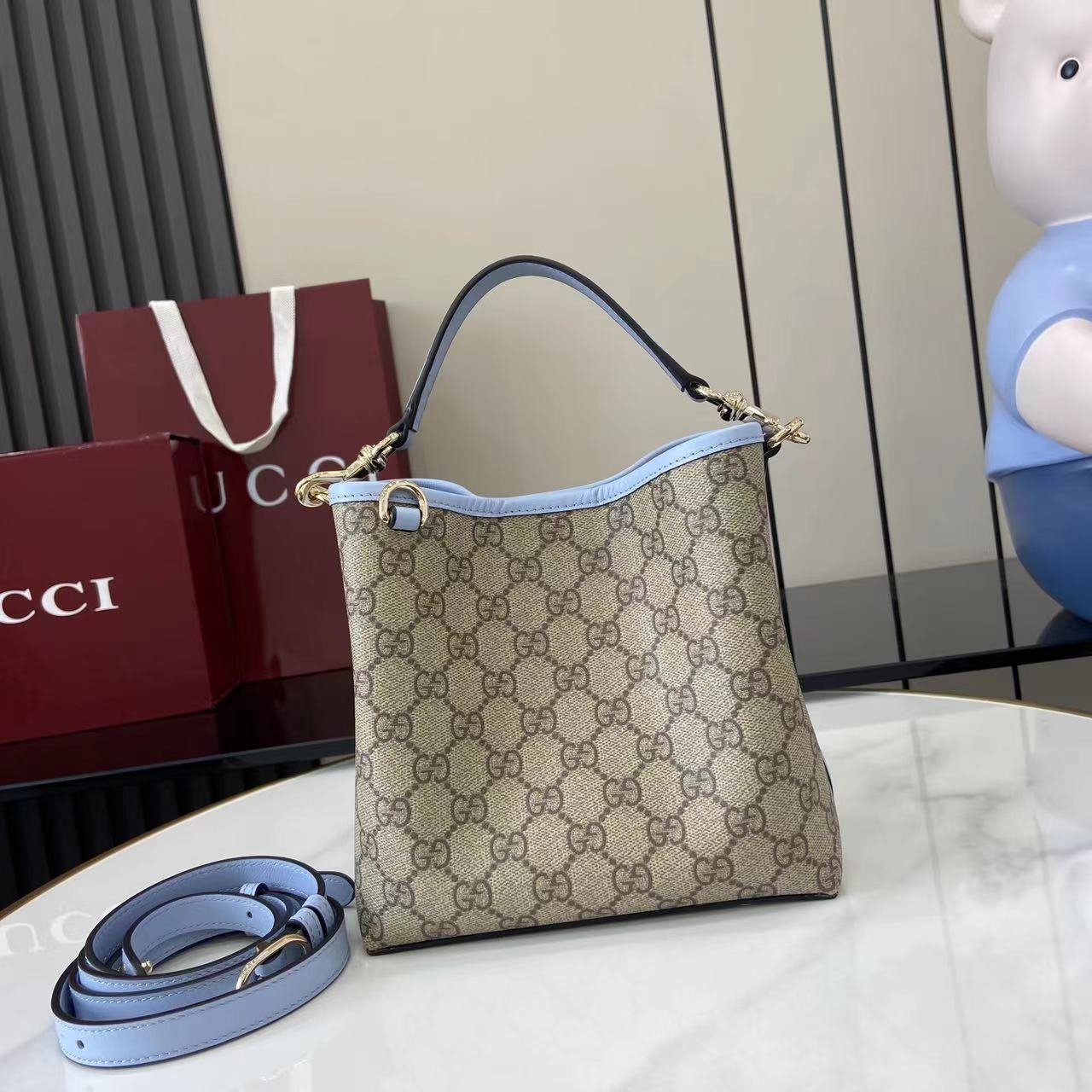 Gucci一比一水桶包淡藍皮飾邊設計新款典雅百搭義大利風815118