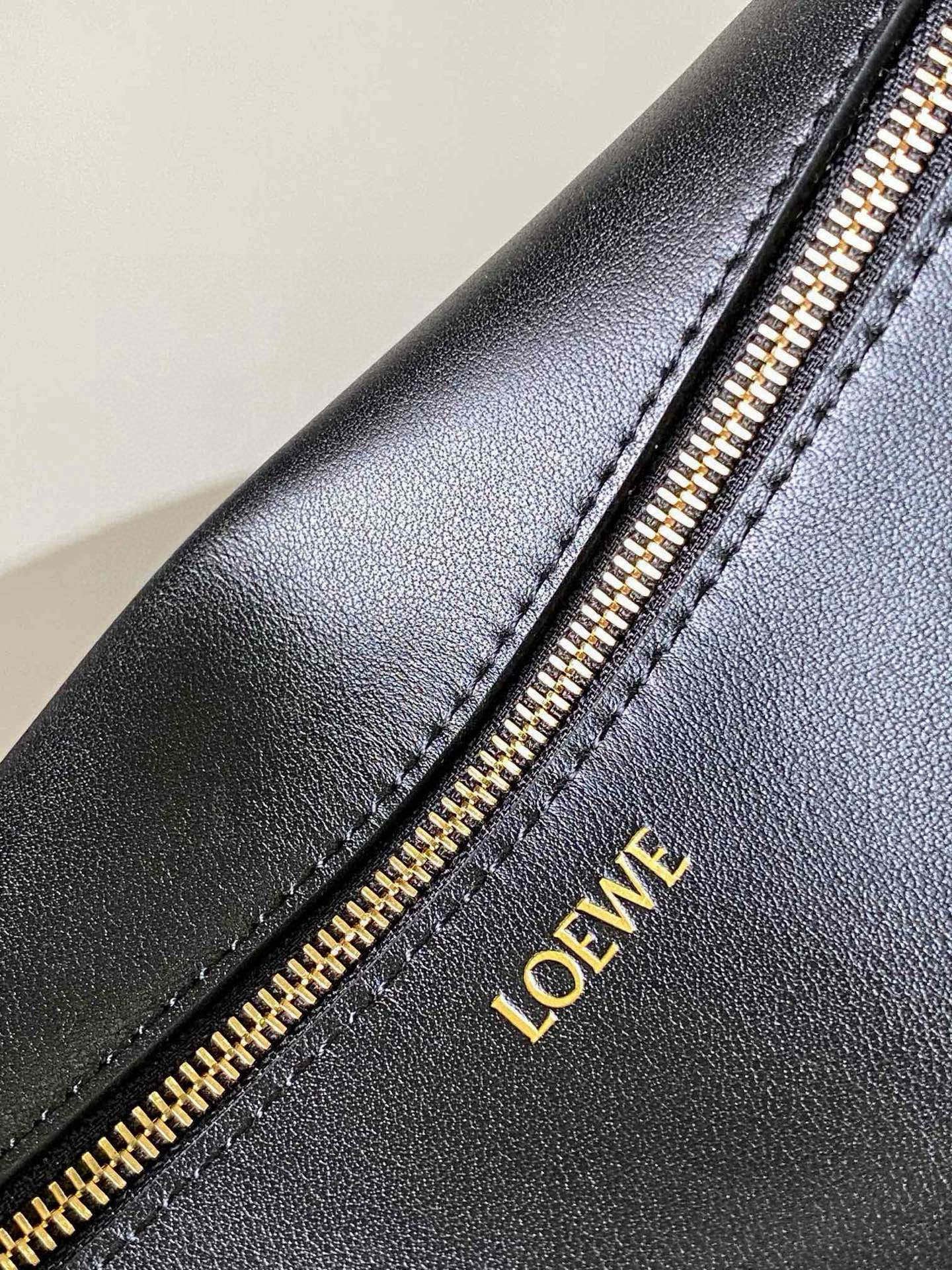 Loewe精品仿製Puzzle Fold手袋黑色亮面納帕牛皮幾何結構設計