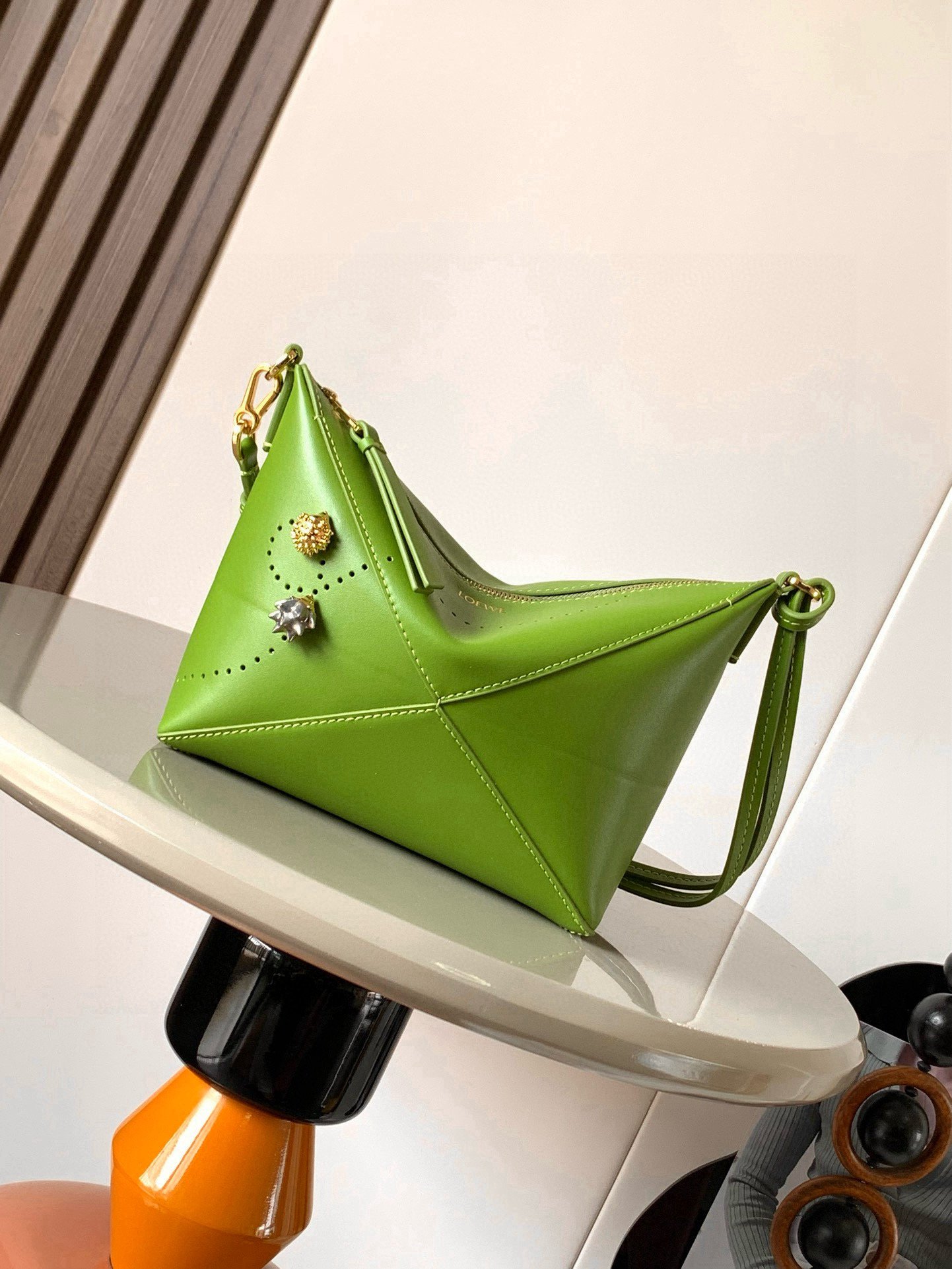 Loewe頂級原單Puzzle Fold手拿包薄荷綠亮面牛皮多功能設計