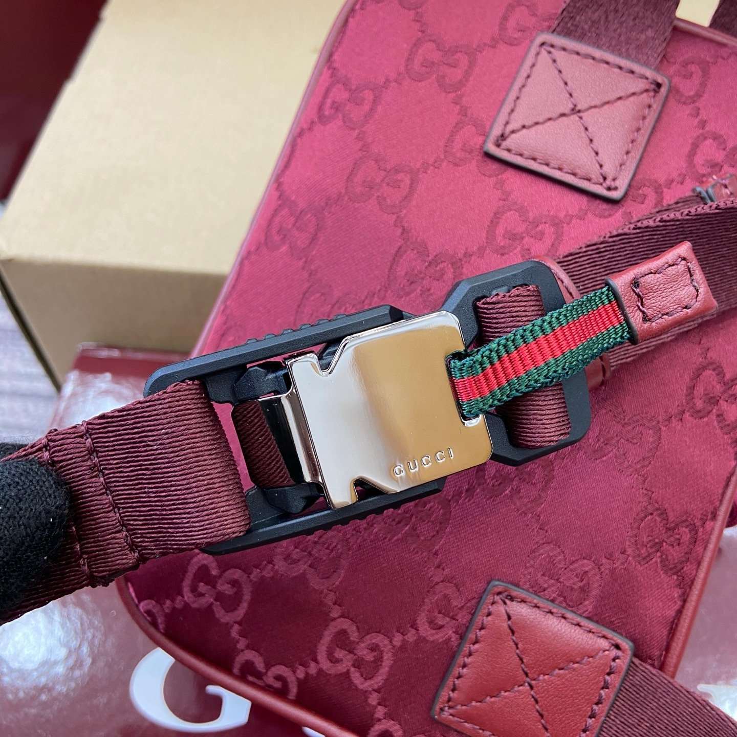 Gucci精品仿製紅色斜背包時尚百搭造型義大利潮流風834274