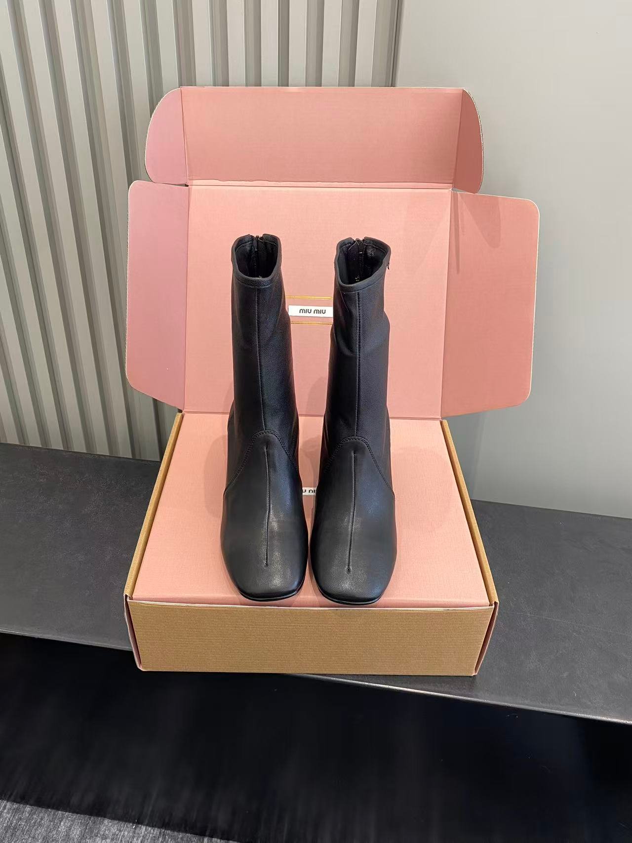 MiuMiu 高仿皮帶扣彈力短靴新款 羊皮高跟百搭短靴