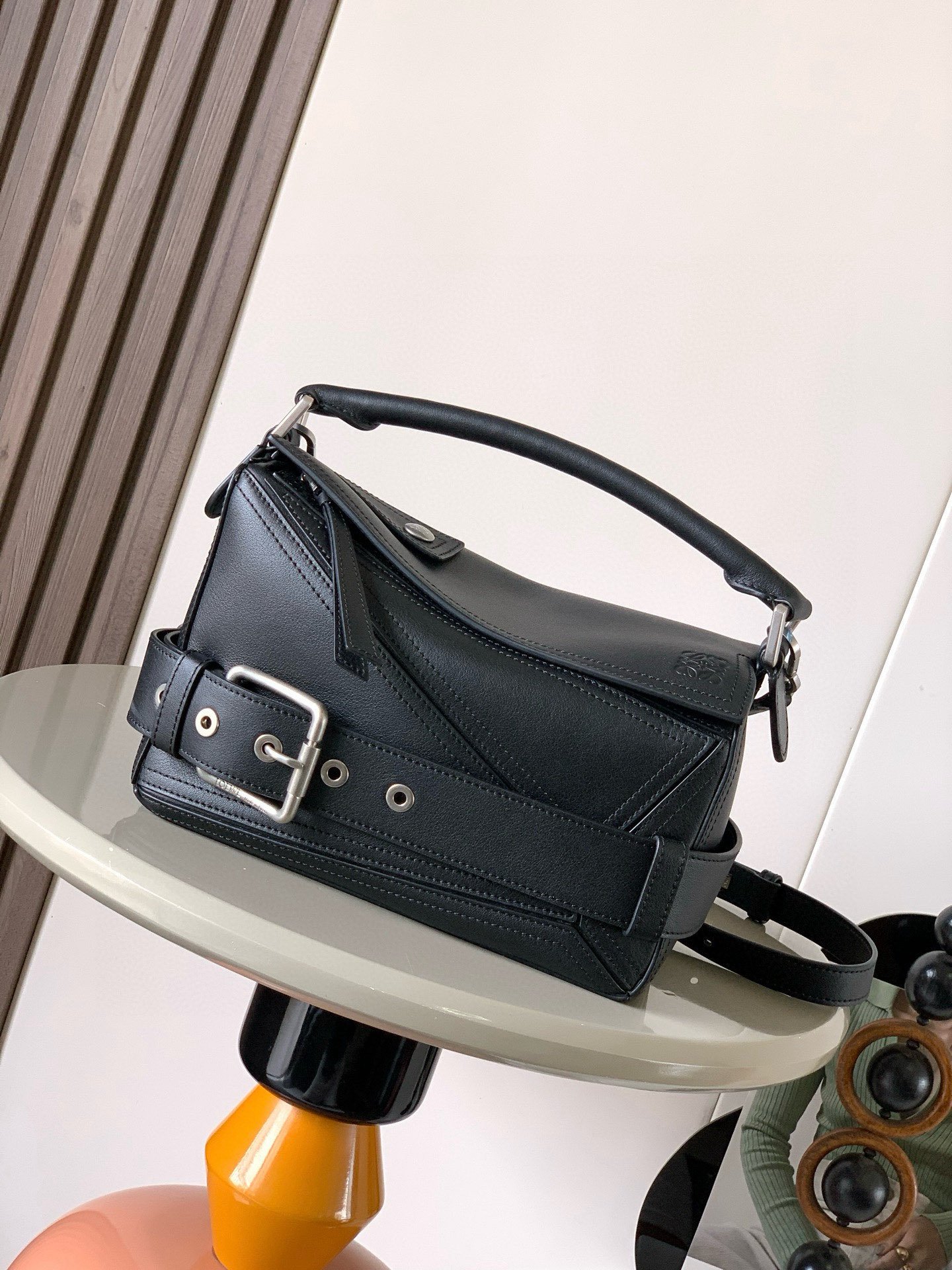 Loewe復刻版Puzzle Biker手袋小號黑色新作亮面牛皮幾何造型時尚設計