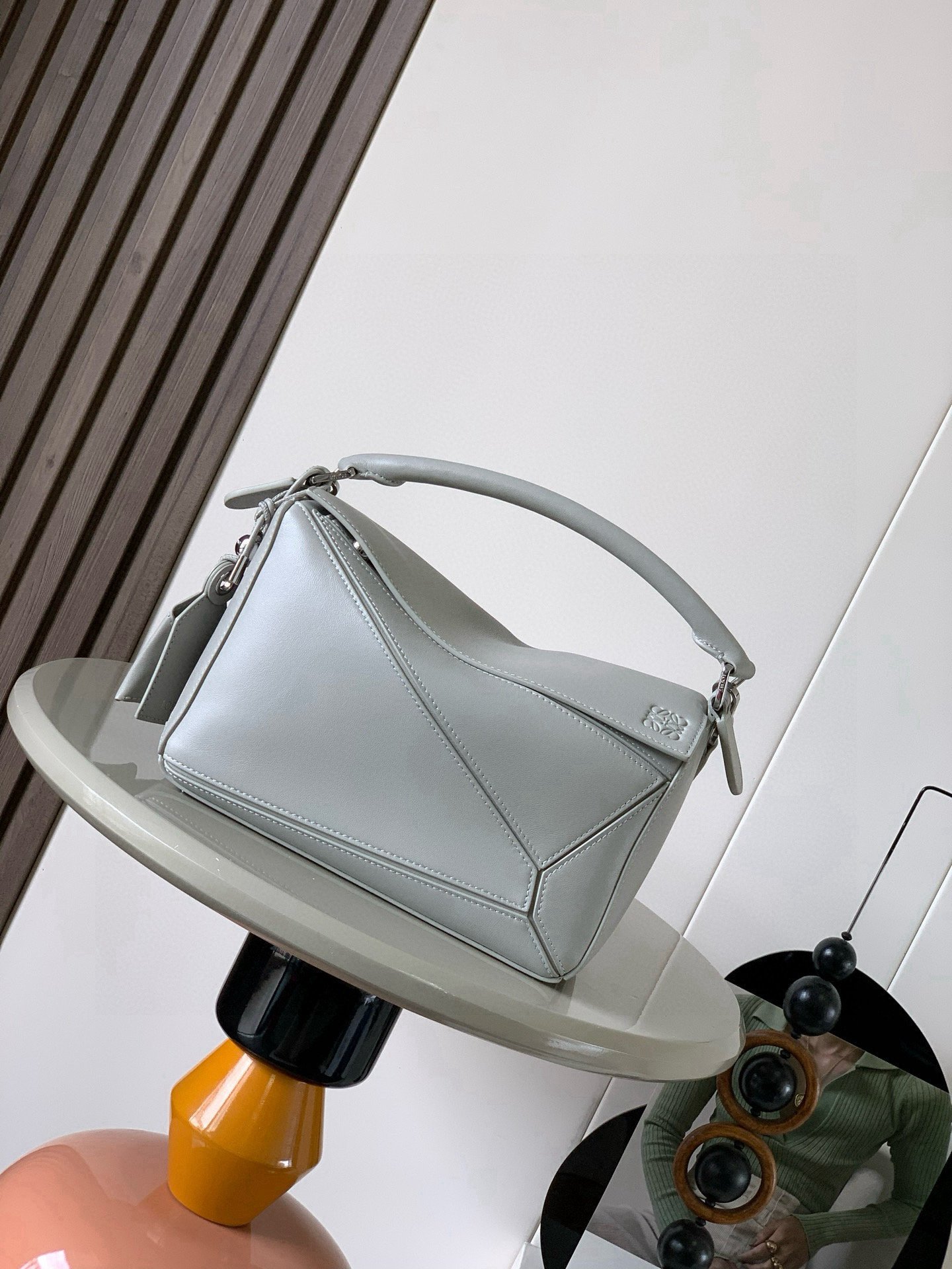 Loewe高仿Puzzle手袋小號太空灰新款立體幾何輕盈羊皮設計