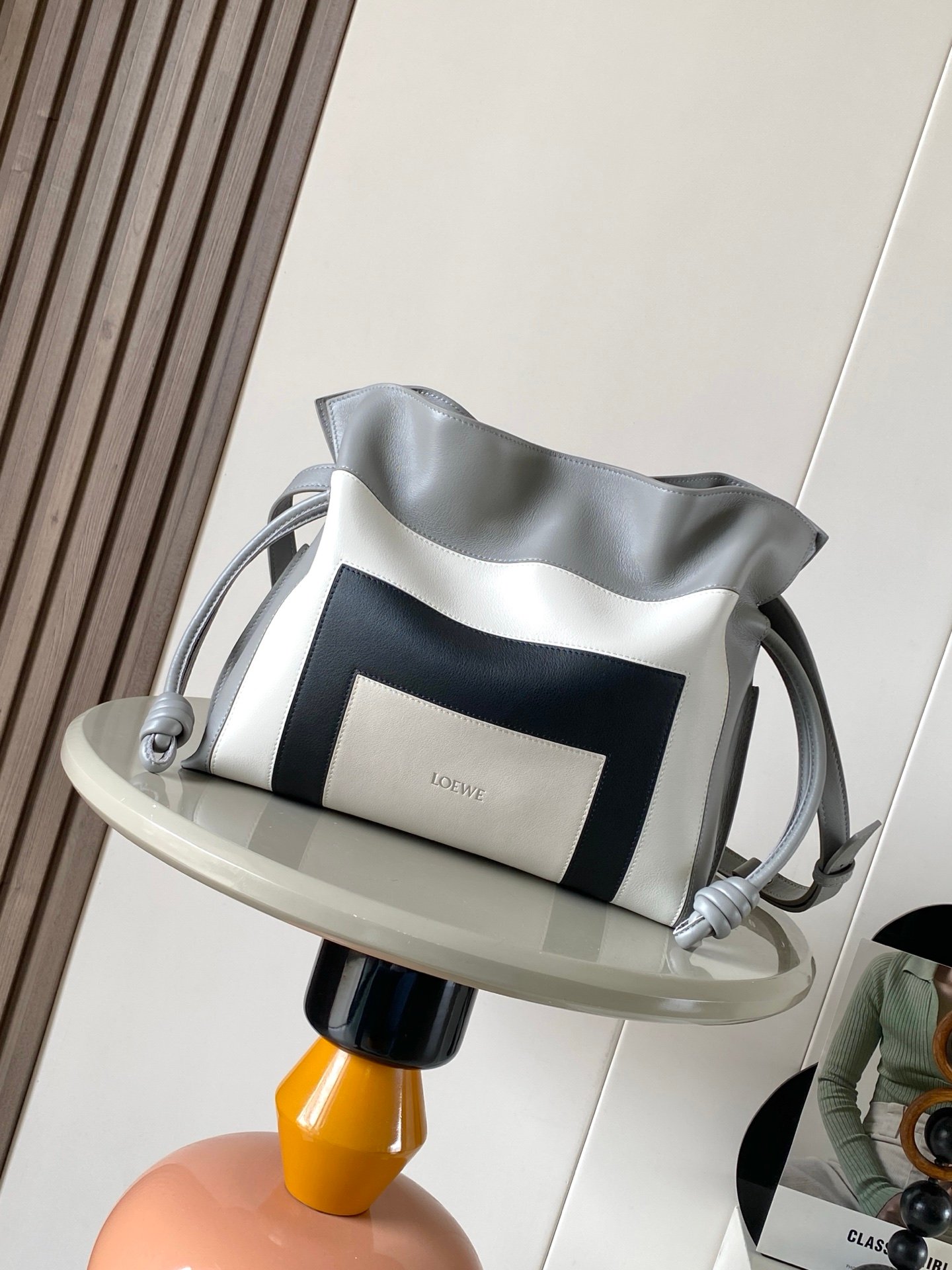 Loewe一比一Flamenco手拿包灰淺靈灰柔軟納帕牛皮慵懶質感設計