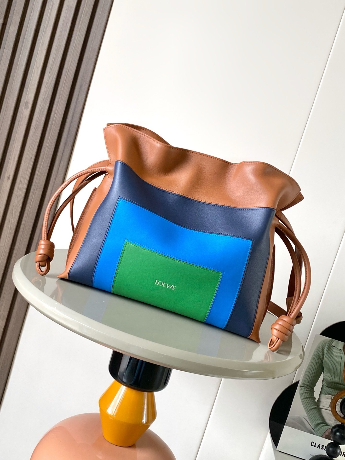 Loewe頂級原單Flamenco手拿包焦糖亮綠柔軟納帕牛皮設計