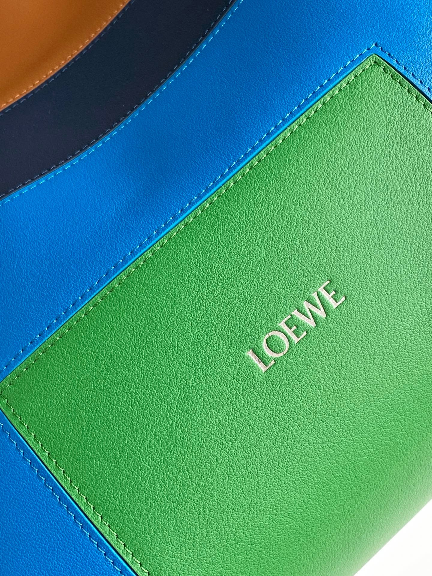 Loewe頂級原單Flamenco手拿包焦糖亮綠柔軟納帕牛皮設計