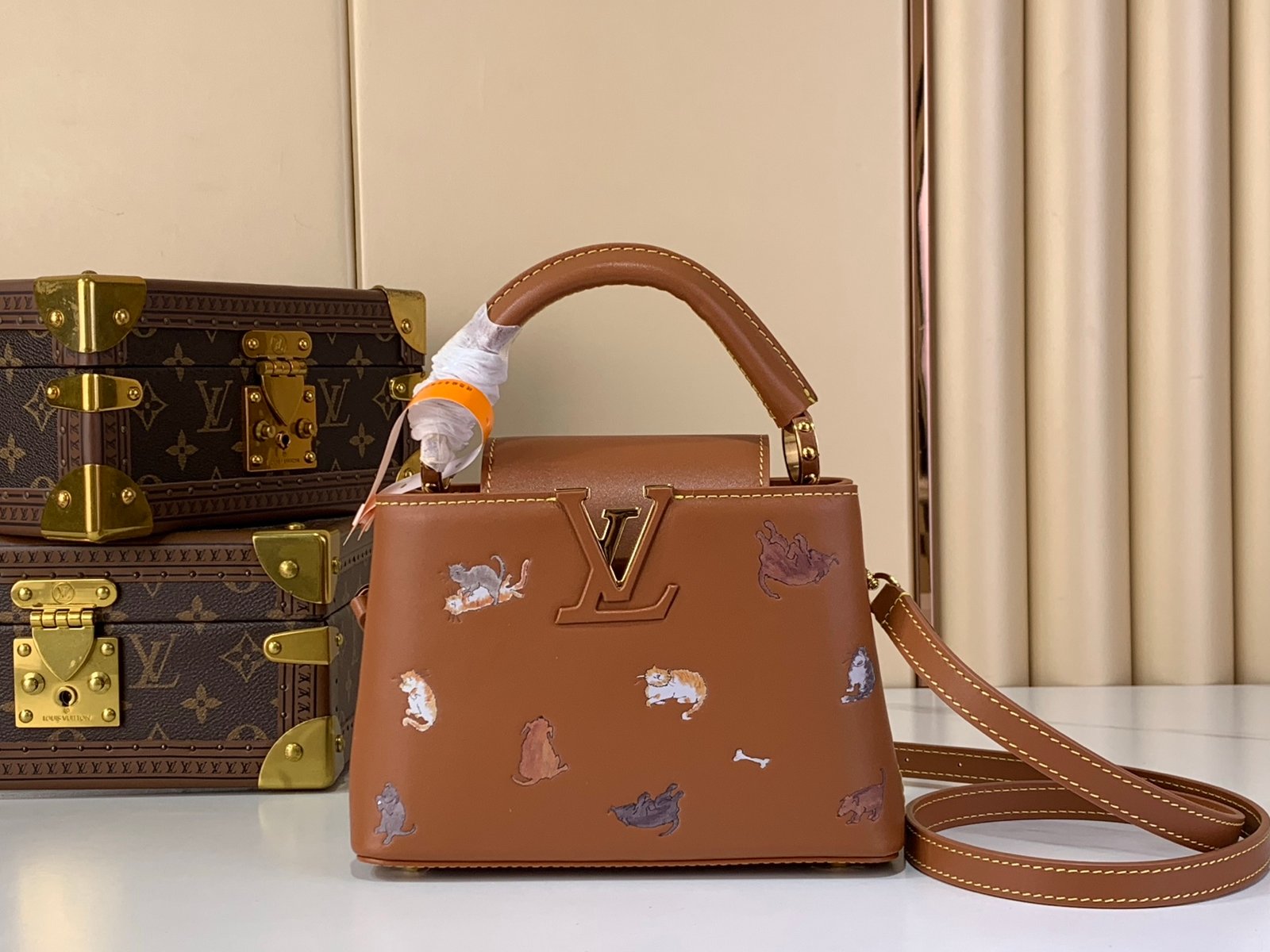 LV 高仿 Capucines Mini 手袋 M25874 棕色貓咪 牛皮 翻蓋可拆肩帶百搭女包
