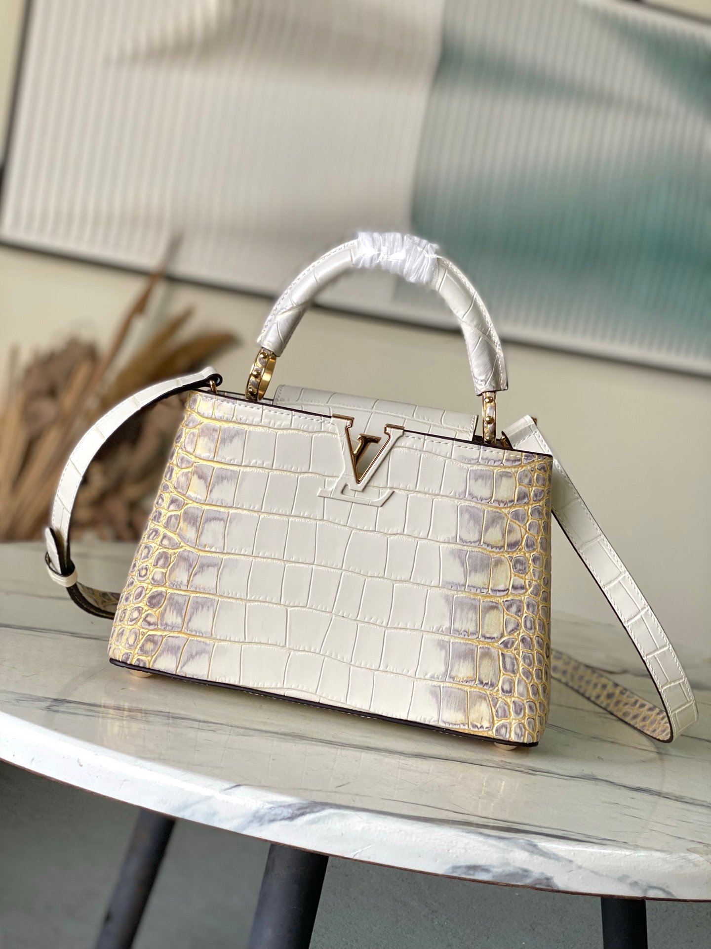 LV 復刻版 Capucines BB 白色鱷魚紋手提包 高級感優雅造型N93163