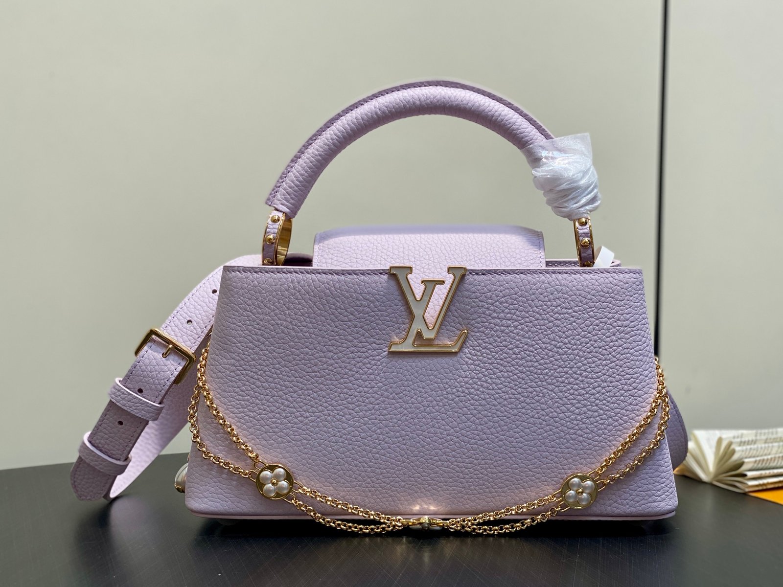 LV 精品復刻包包 淡紫CapucinesBB手提包 珍珠鍊優雅設計M25862