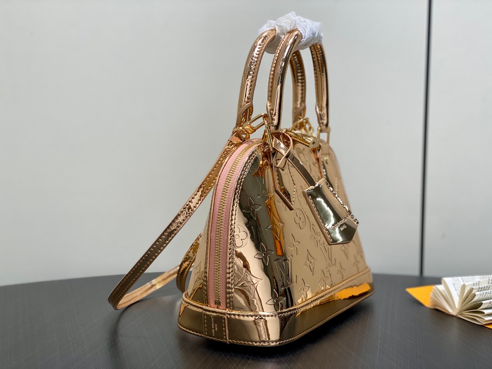 LV 原單包包 金色Monogram鏡面手提包 奢華高貴百搭設計M15170