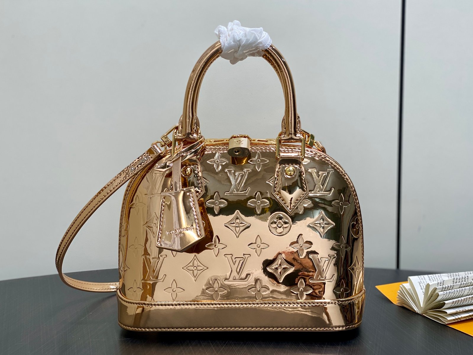 LV 原單包包 金色Monogram鏡面手提包 奢華高貴百搭設計M15170