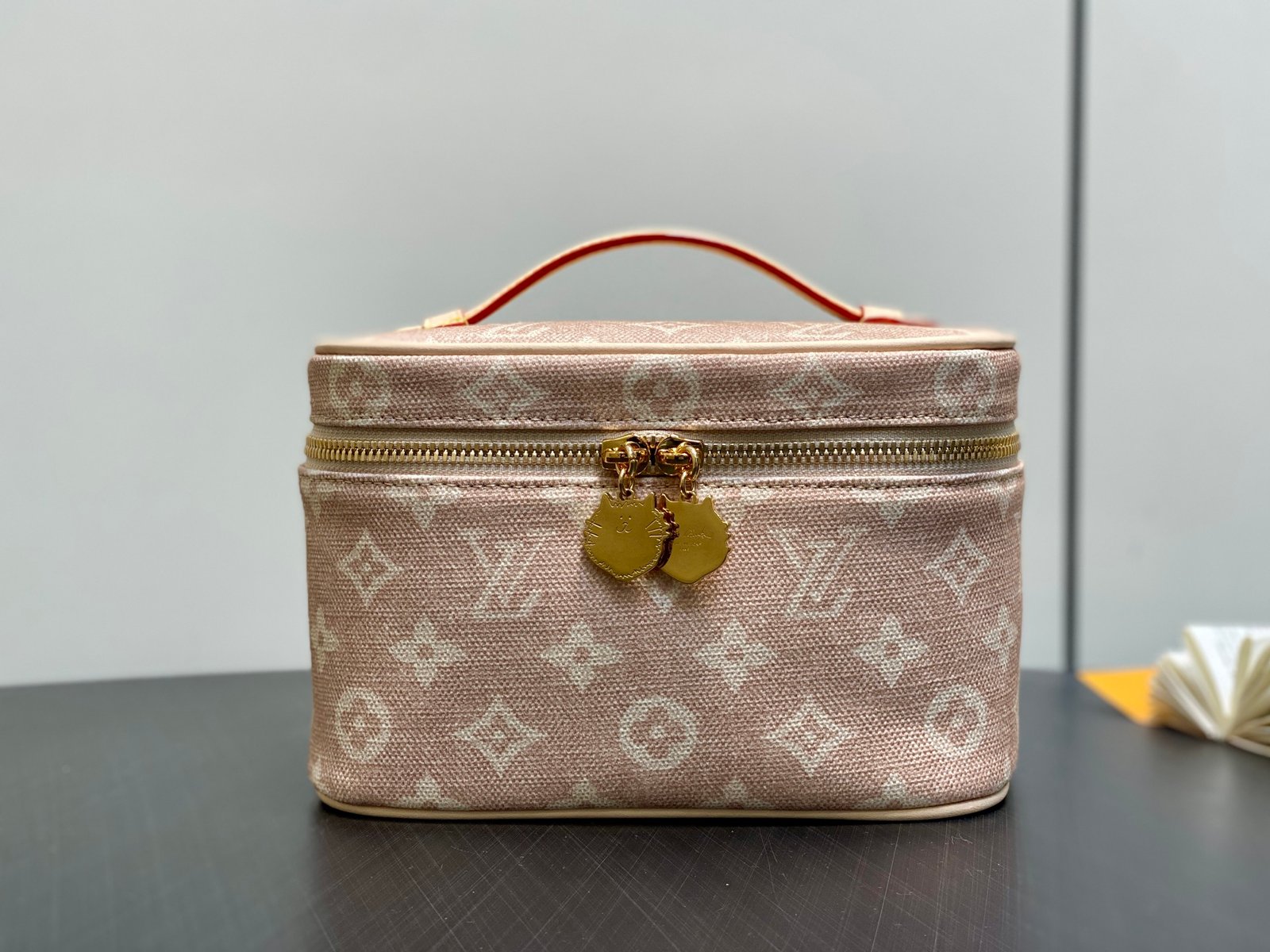 LV 一比一包包 粉米Monogram化妝包 優雅高質感收納設計M15170