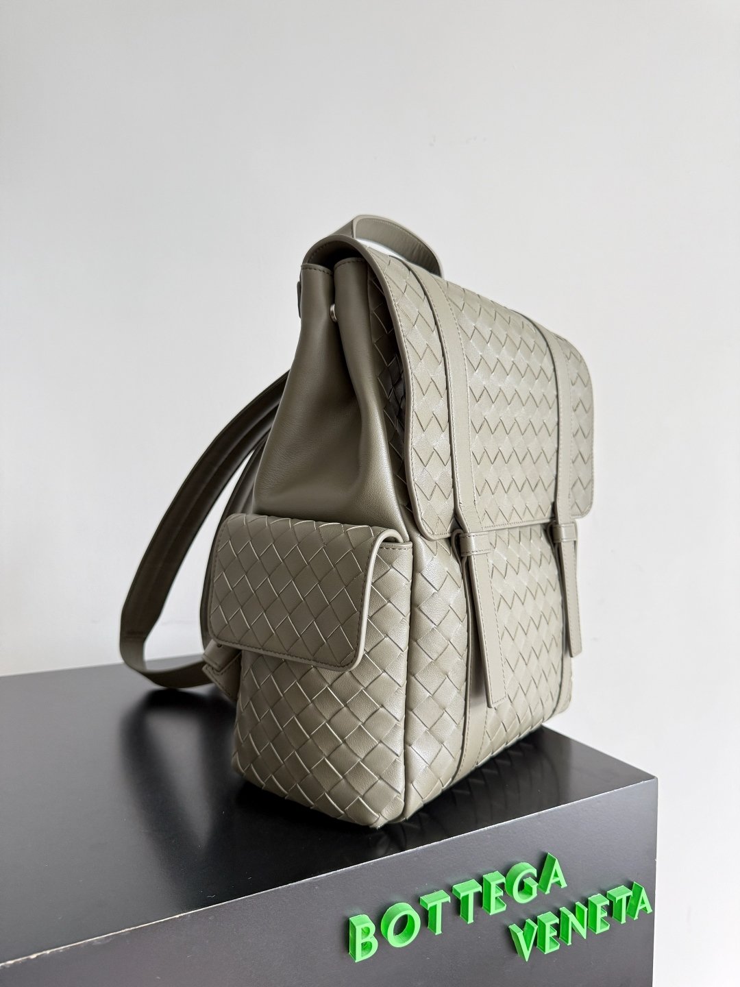 BOTTEGA VENETA 高仿莆田鞋等級 後背包 編織大容量設計 義式質感通勤款805971