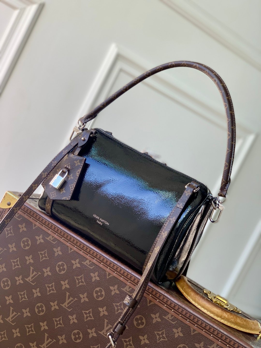 LV精品仿製Monogram拼接漆皮手提包 黑色光澤感高級質感M27920