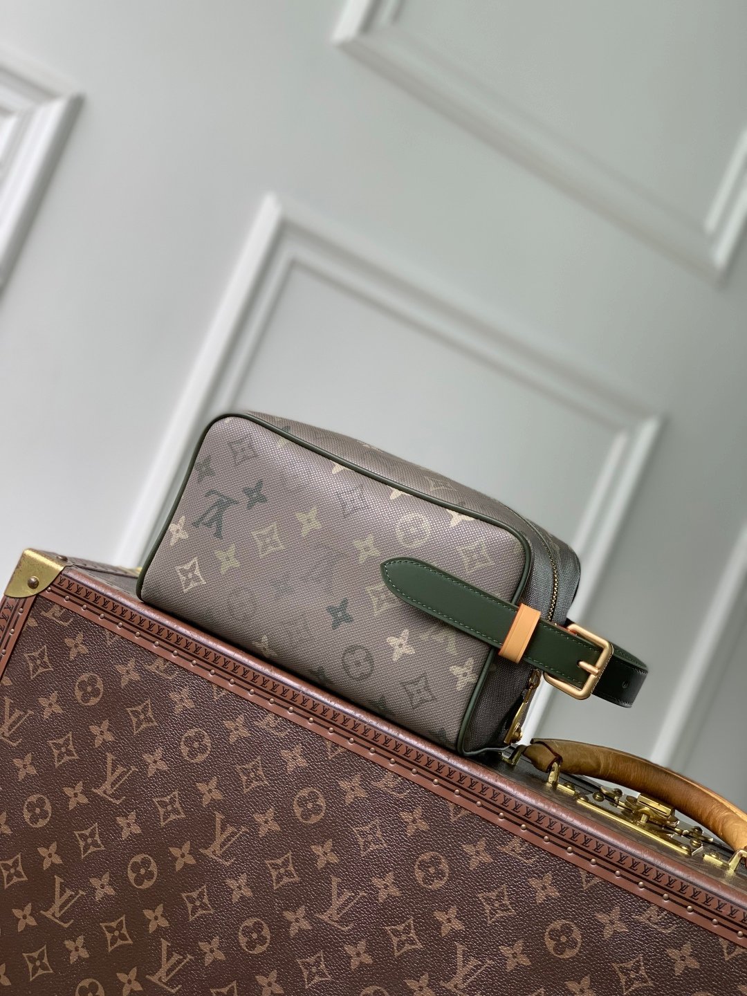 Louis Vuitton 一比一小號收納包 灰綠漸層老花化妝包 男女人氣精品款M26963