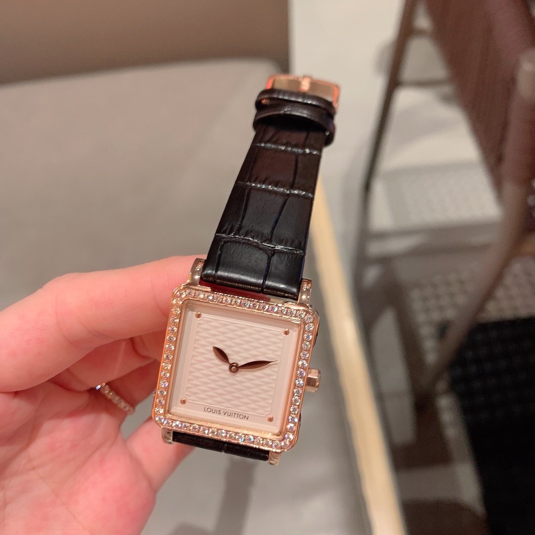 LV精品仿製方形腕錶鑽框設計高雅真皮錶帶奢華女錶
