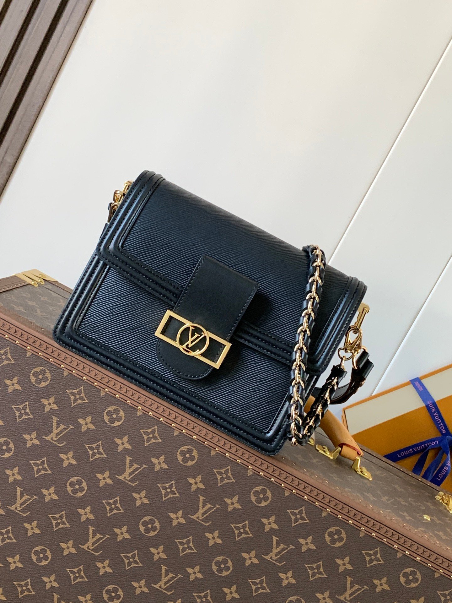 LV 一比一 鍊帶翻蓋包 Epi 直紋皮革 黑色經典 新款 都會法式風格M56141
