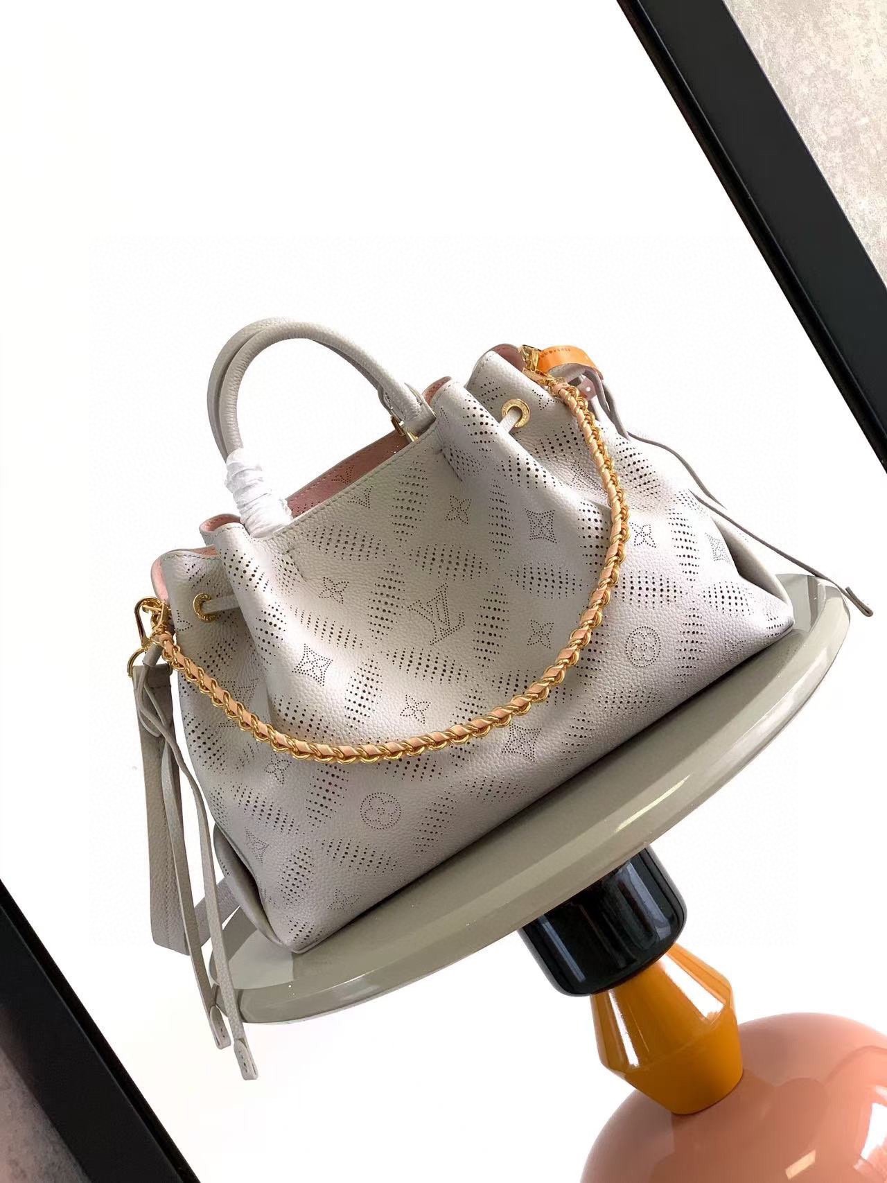 LV A貨Mahina灰白鏤空手提包 鏈條點綴設計典雅輕奢風M13838