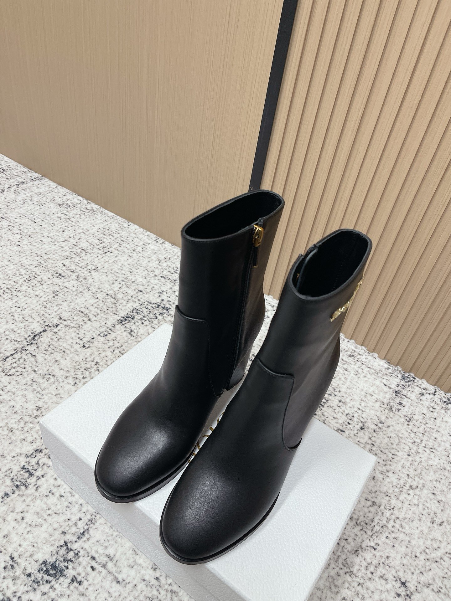 Dior復刻版金拉鍊短靴 真皮簡約中跟女靴 秋冬百搭必備 優雅實穿風格