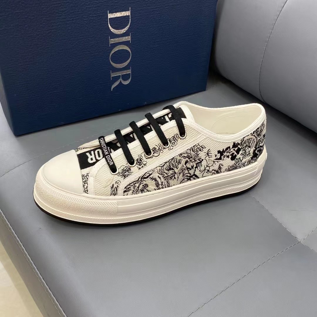 Dior精品仿製黑標帆布鞋 經典刺繡設計 新色登場 街頭潮流必備單品