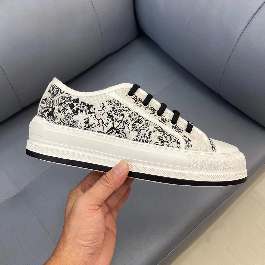Dior高仿Walk'n'Dior刺繡帆布休閒鞋 百搭舒適熱銷款 法式優雅風格