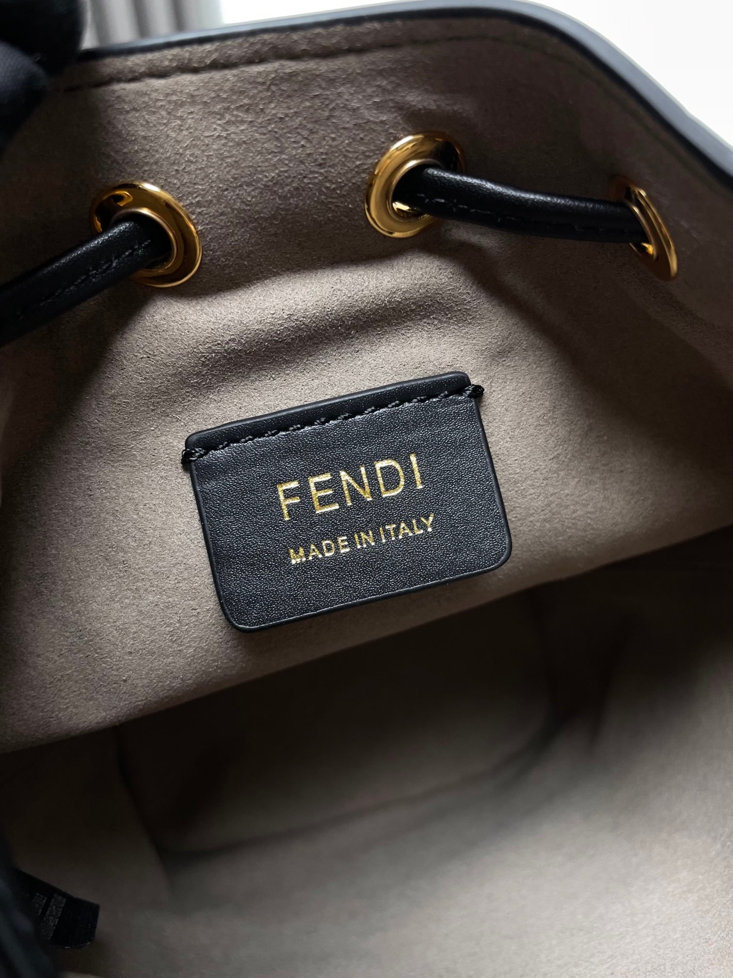 Fendi 頂級原單 水桶包 FF 老花緹花 抽繩設計 迷你尺寸 義式精品風