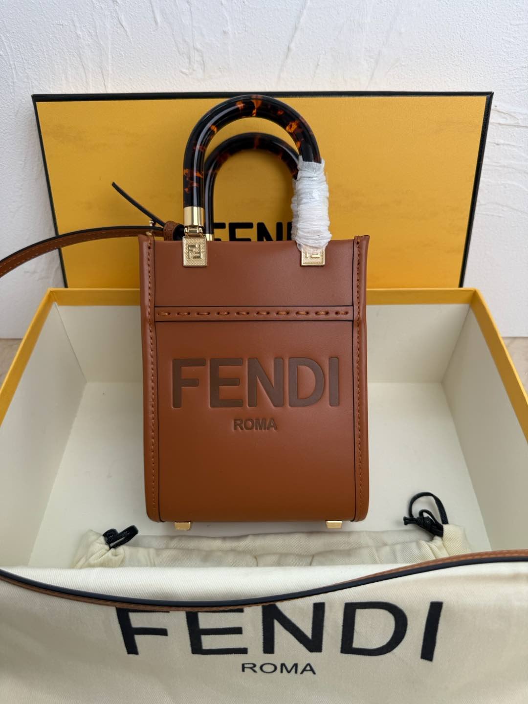 Fendi 一比一 迷你托特包 FENDI ROMA 壓字設計 直式小包 義式質感風