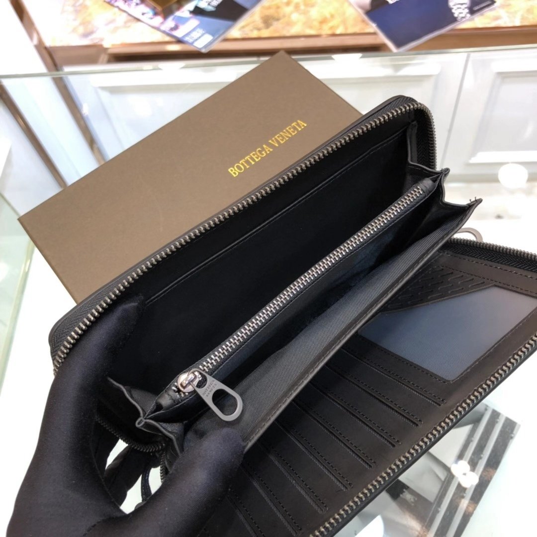 Bottega Veneta 高仿 編織拉鍊手拿包 附手腕帶設計 俐落實用 復刻 義式極簡風格