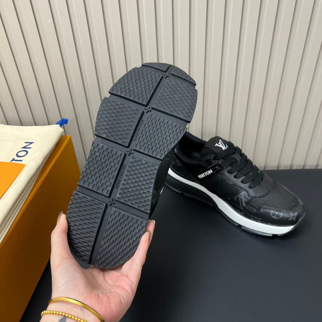 LV 高仿 Run Away Pulse 運動鞋 黑灰配色 休閒時尚款