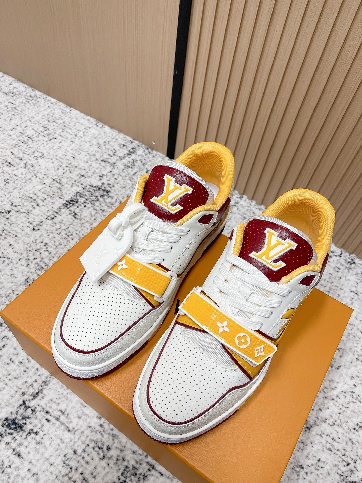 LV 原單 Trainer 琥珀黃紅配色運動鞋高級質感限量男鞋