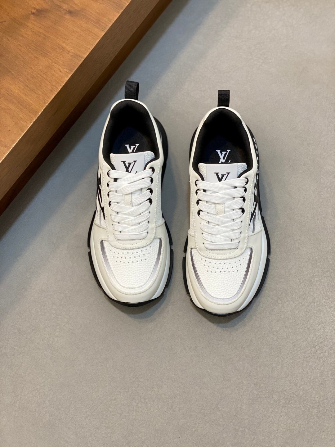 LV 超A貨 Charlie Black White 運動鞋 黑白拼色低筒鞋