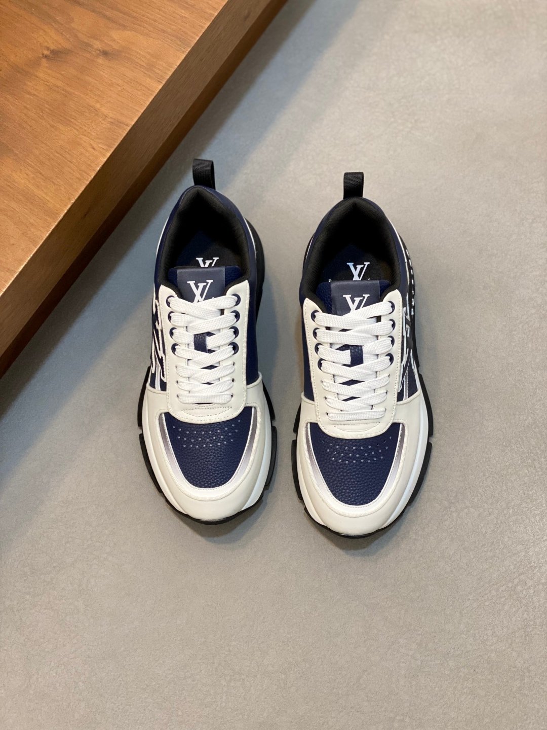 LV 一比一 Charlie Navy White 運動鞋 藍白拼色低筒潮流鞋