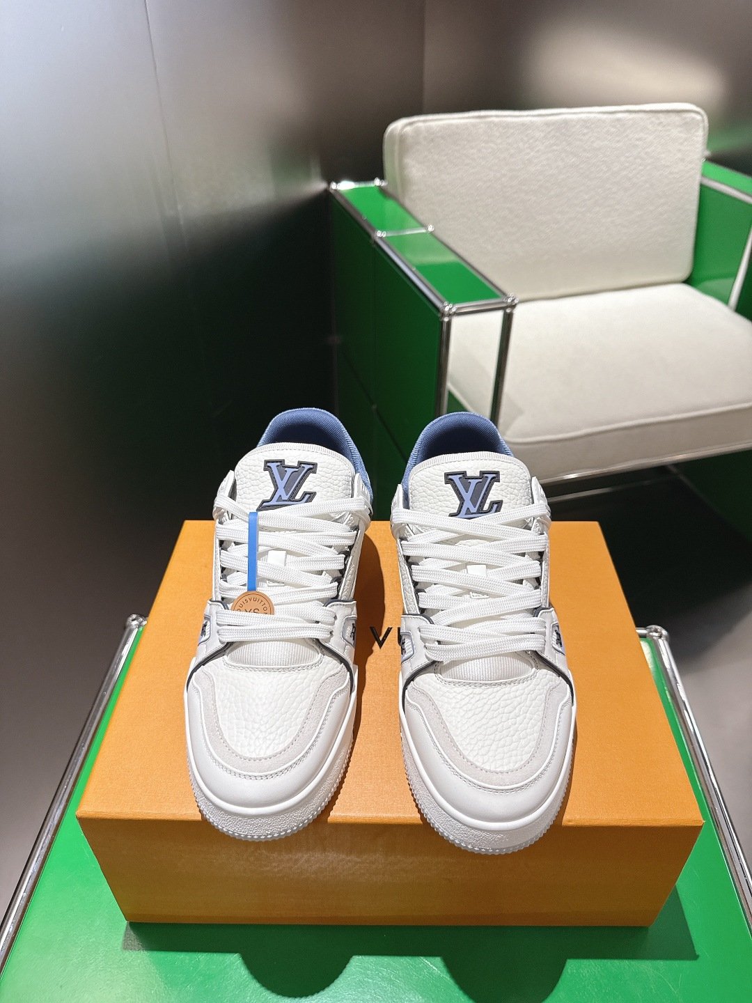 LV 頂級原單 Trainer 運動鞋 白藍拼色設計 時尚百搭款