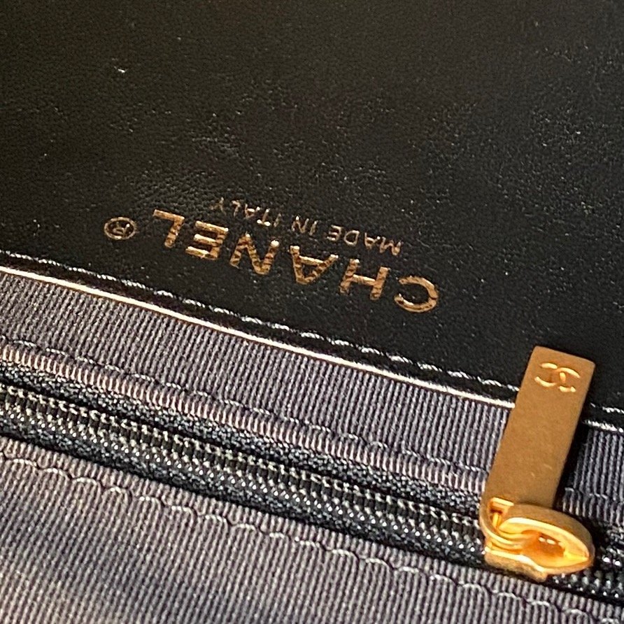 香奈兒(Chanel)高仿網站經典肩背包 黑色菱格設計 時尚優雅奢華風格
