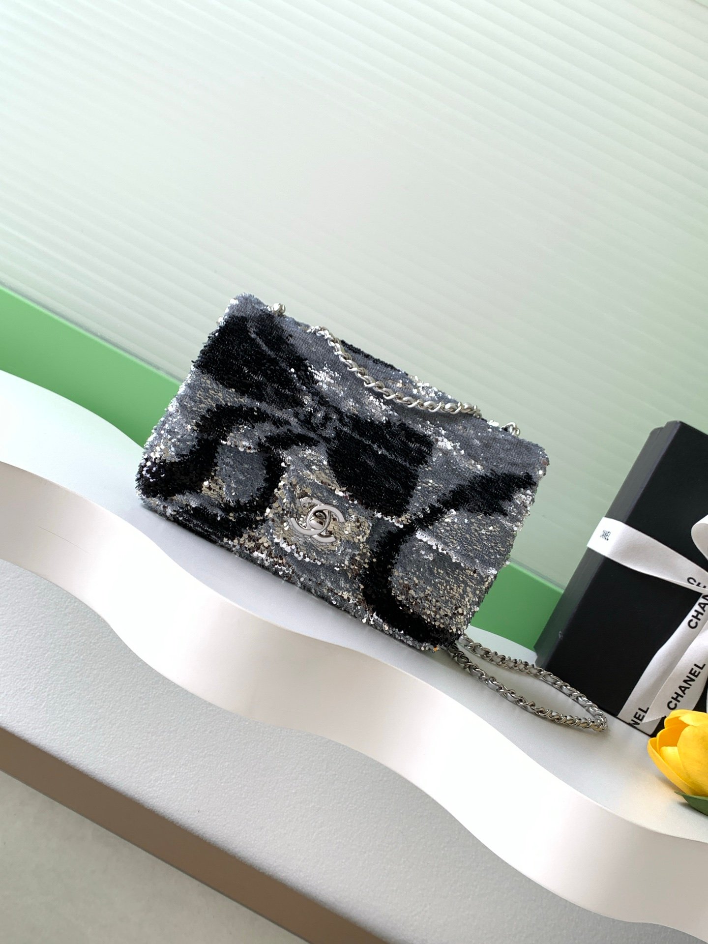 CHANEL高仿網站雙C亮片鏈條包 銀灰刺繡經典圖騰 時尚推薦復刻精品AS4561