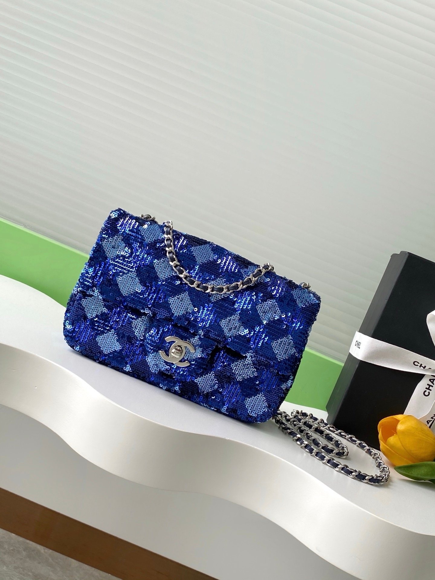 CHANEL高仿藍格紋亮片鏈條包 摩登藍調設計 年街拍風復刻推薦AS4561
