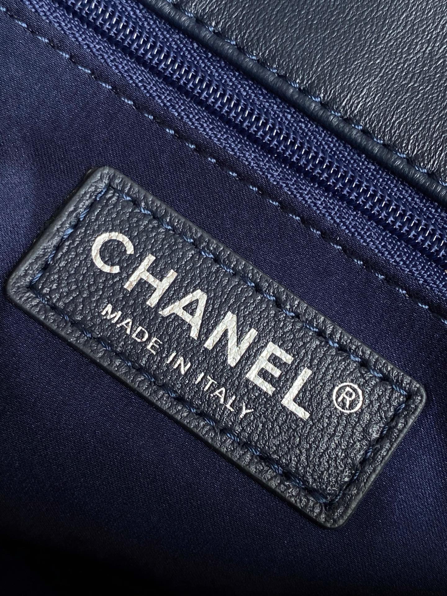 CHANEL高仿藍格紋亮片鏈條包 摩登藍調設計 年街拍風復刻推薦AS4561