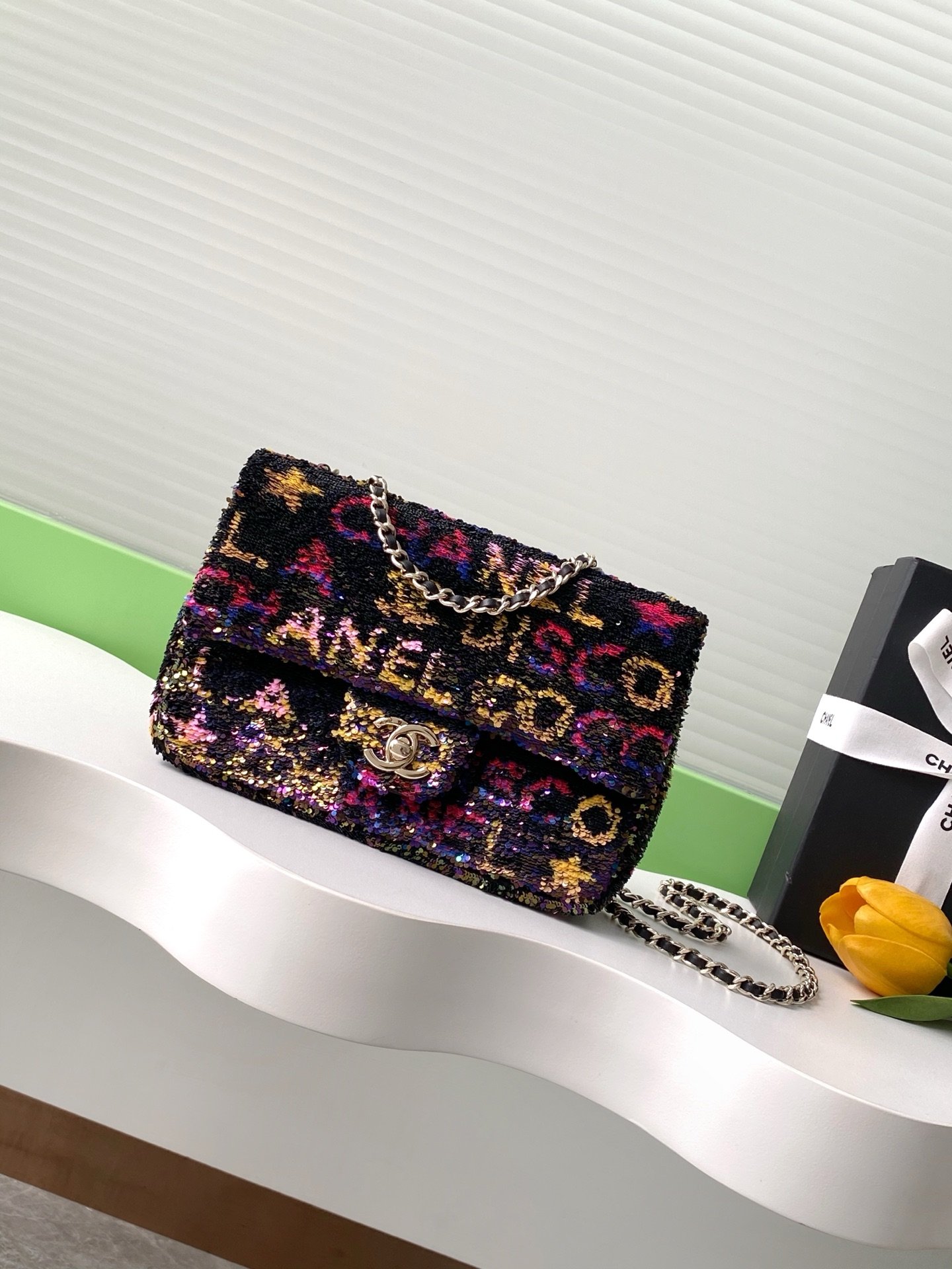 CHANEL頂級原單彩色亮片Logo鏈條包 街頭混搭風 限量版個性推薦AS4561