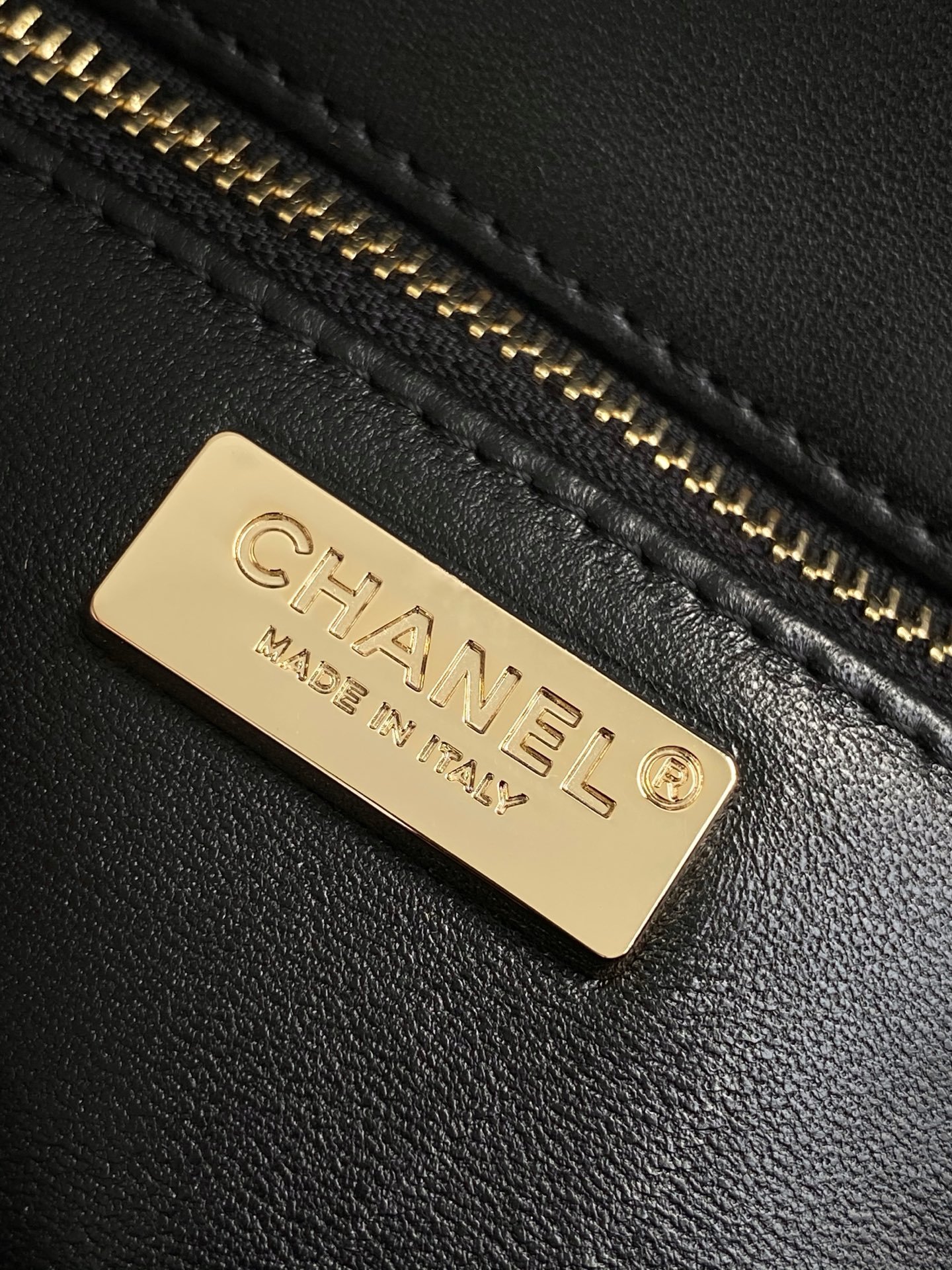 CHANEL頂級原單彩色亮片Logo鏈條包 街頭混搭風 限量版個性推薦AS4561