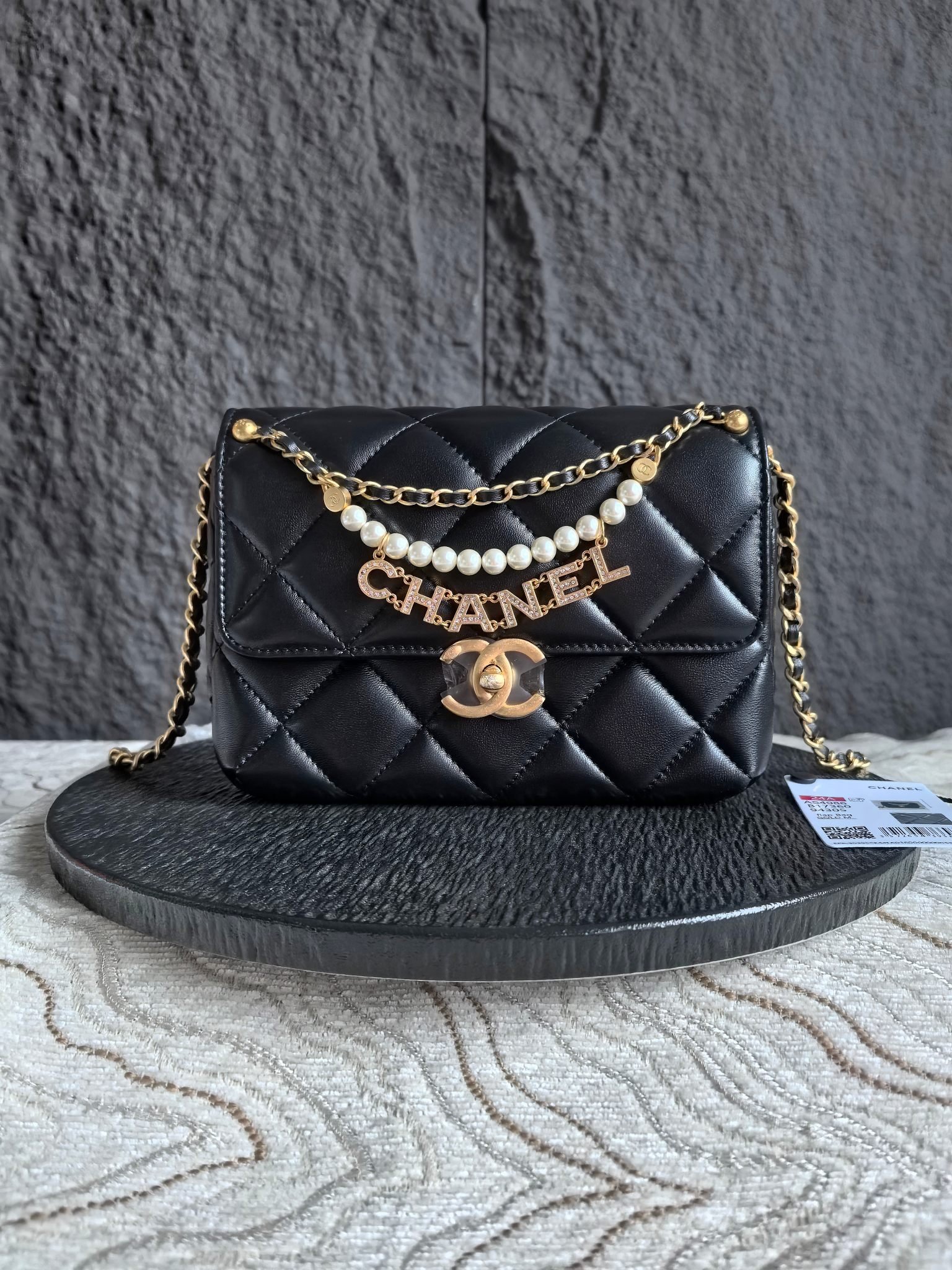 Chanel 精品仿製 珍珠字母翻蓋包 黑金款 菱格小香風 優雅吸睛 法式經典風格AS4384